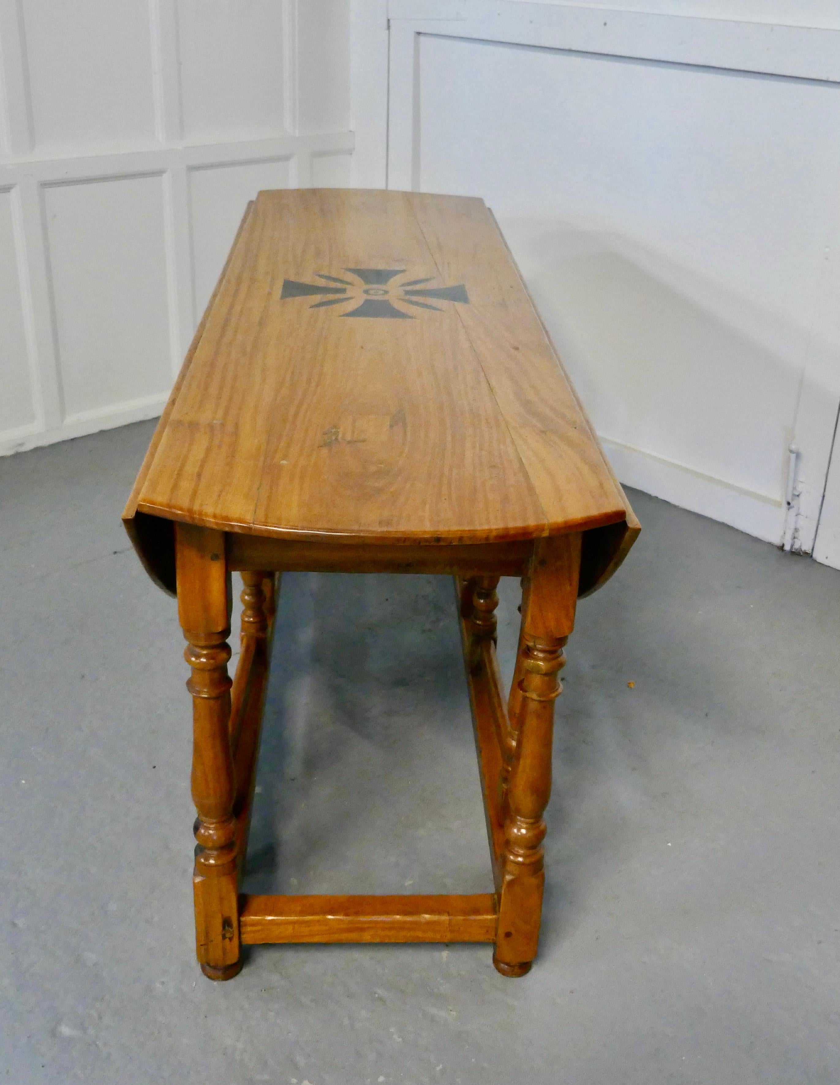 Large French Gate Leg Dining Table    This is a large table with double gate leg For Sale 6