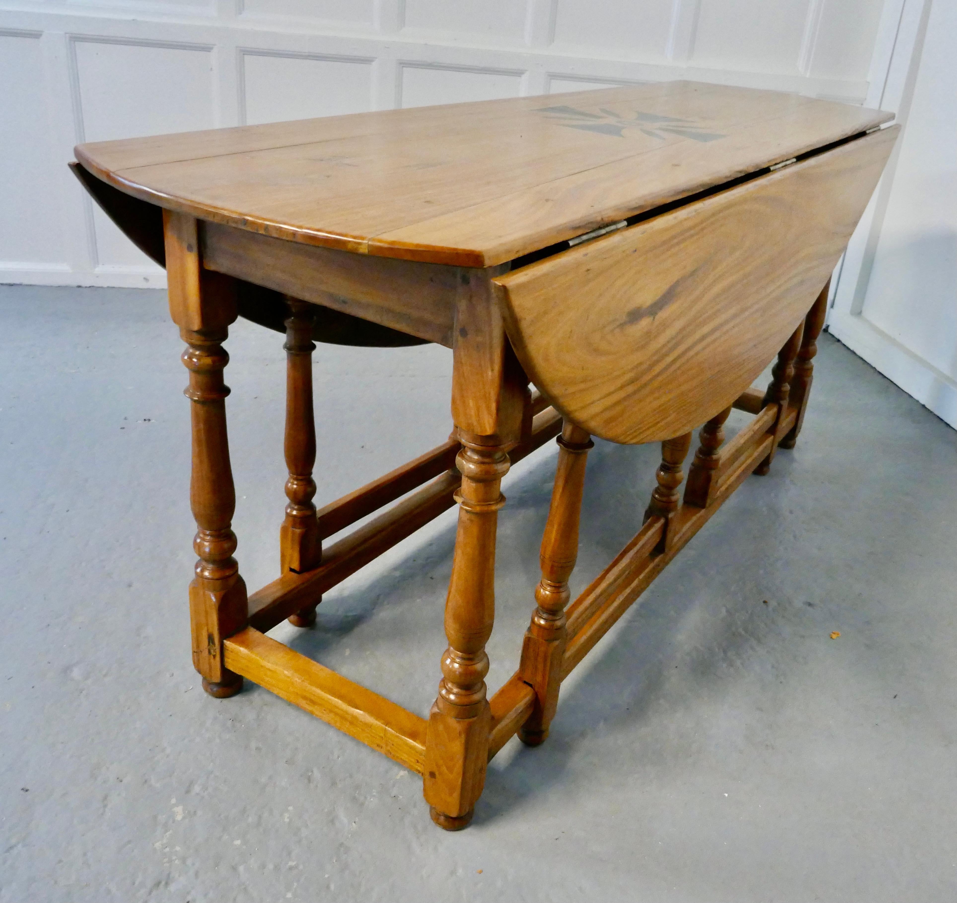 Large French Gate Leg Dining Table    This is a large table with double gate leg For Sale 9