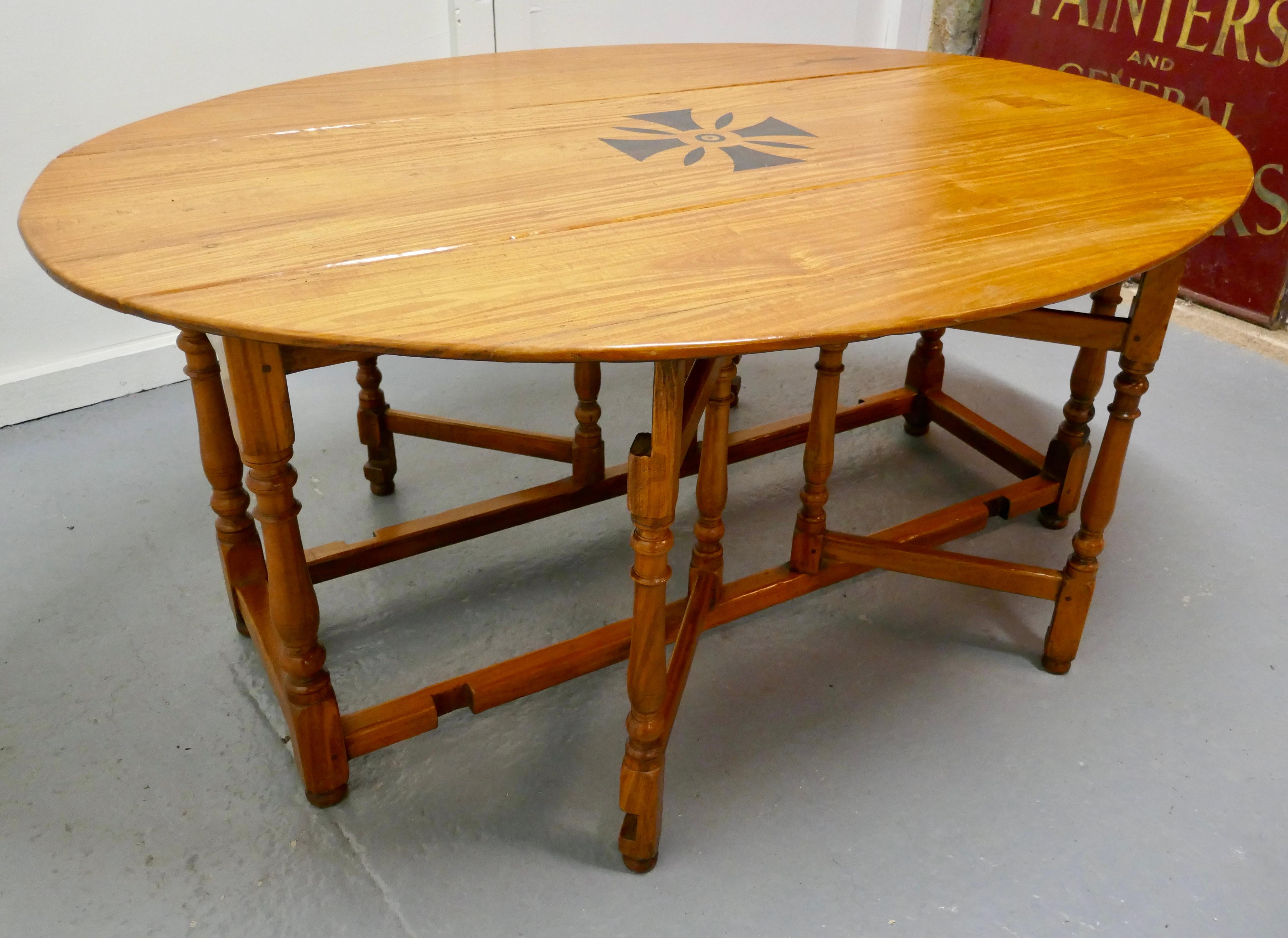 Mid-20th Century Large French Gate Leg Dining Table    This is a large table with double gate leg For Sale