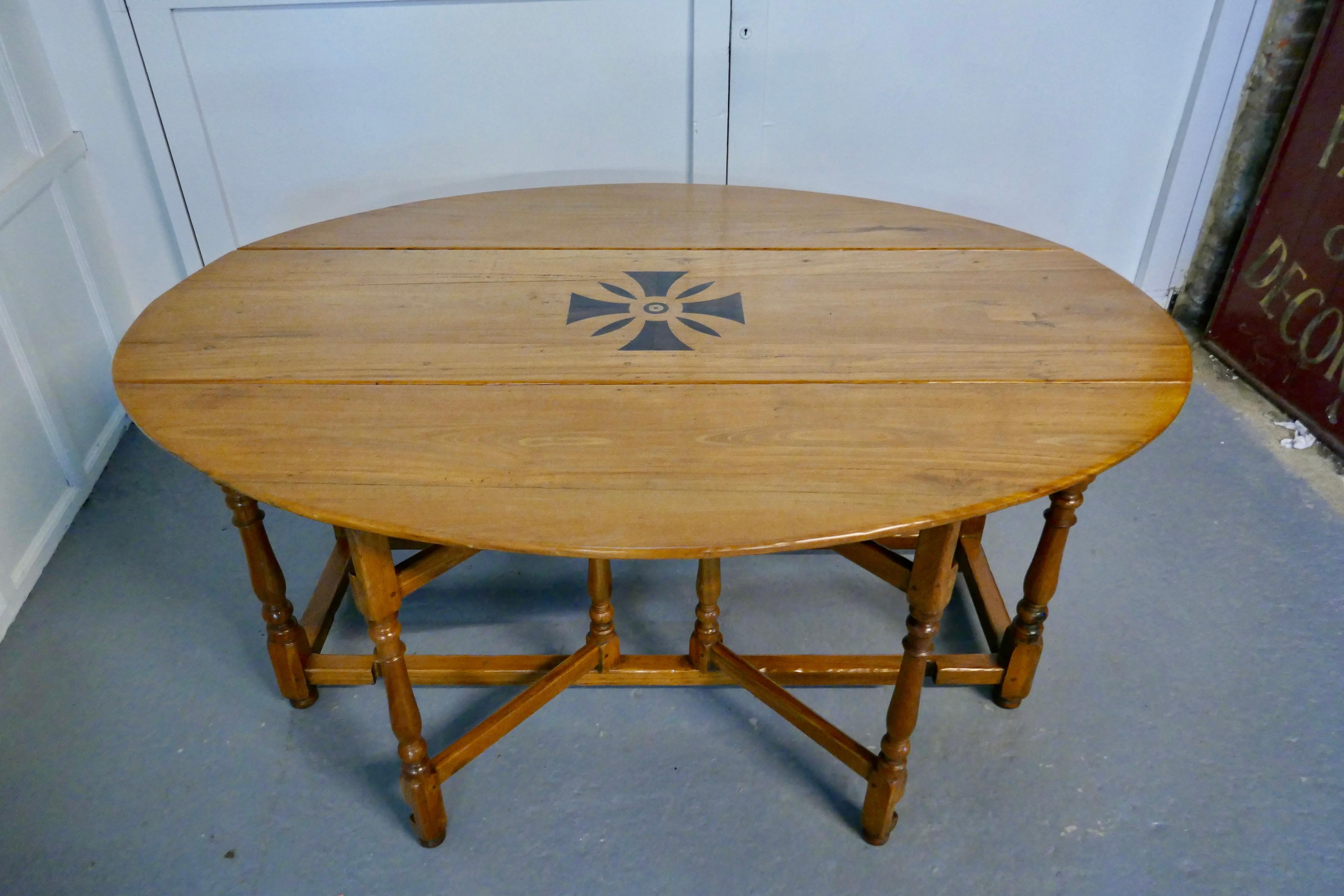 Large French Gate Leg Dining Table    This is a large table with double gate leg For Sale 2