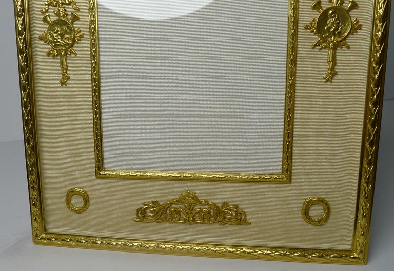 A stunning large antique French picture frame, fully restored to it's former glory, dating to c.1900 / 1910

Behind the glass front the back is covered with a cream silk taffeta with a central photograph aperture which measures 5 3/4