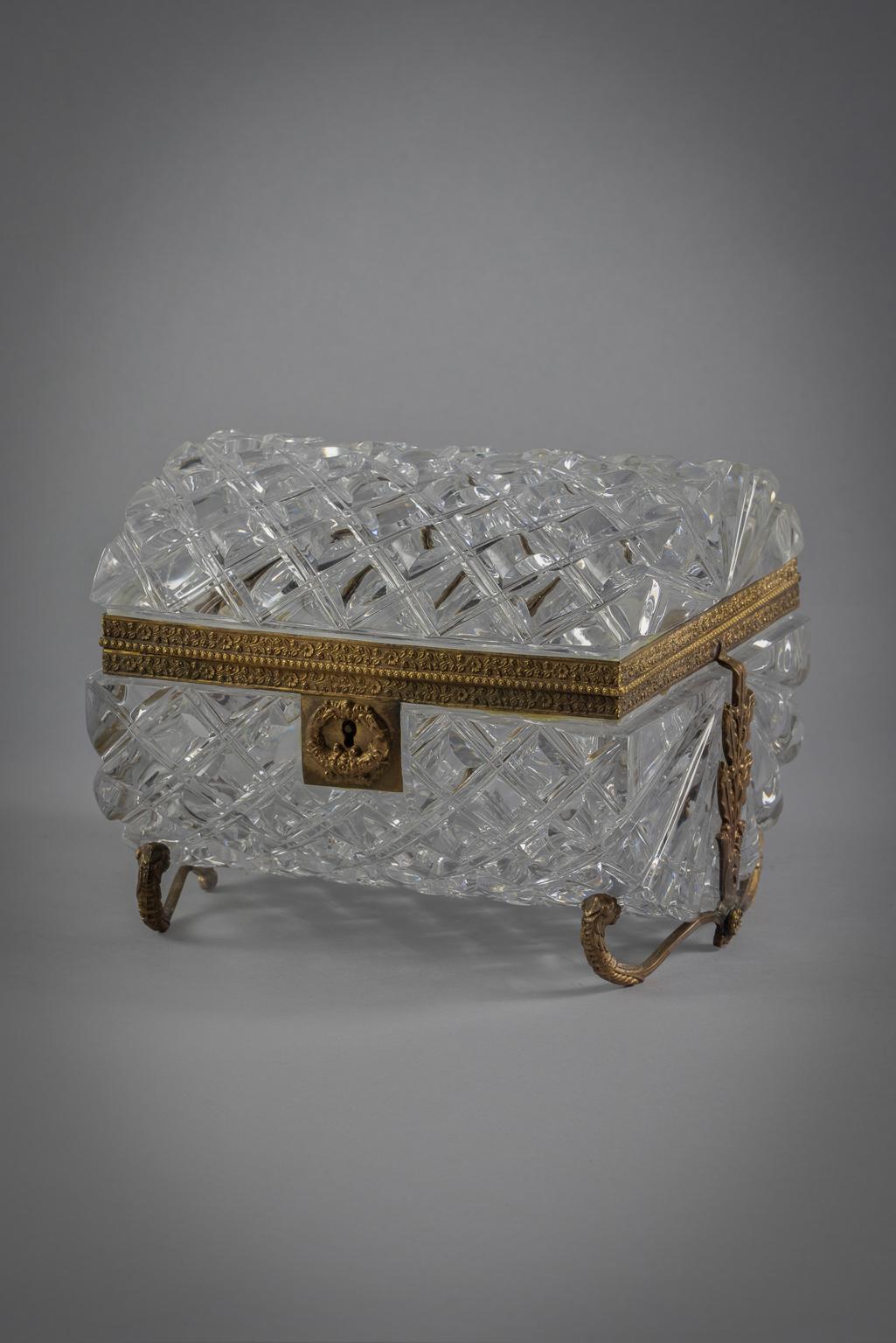 Large French Gilt Bronze and Crystal Domed Casket, Circa 1820 In Good Condition For Sale In New York, NY