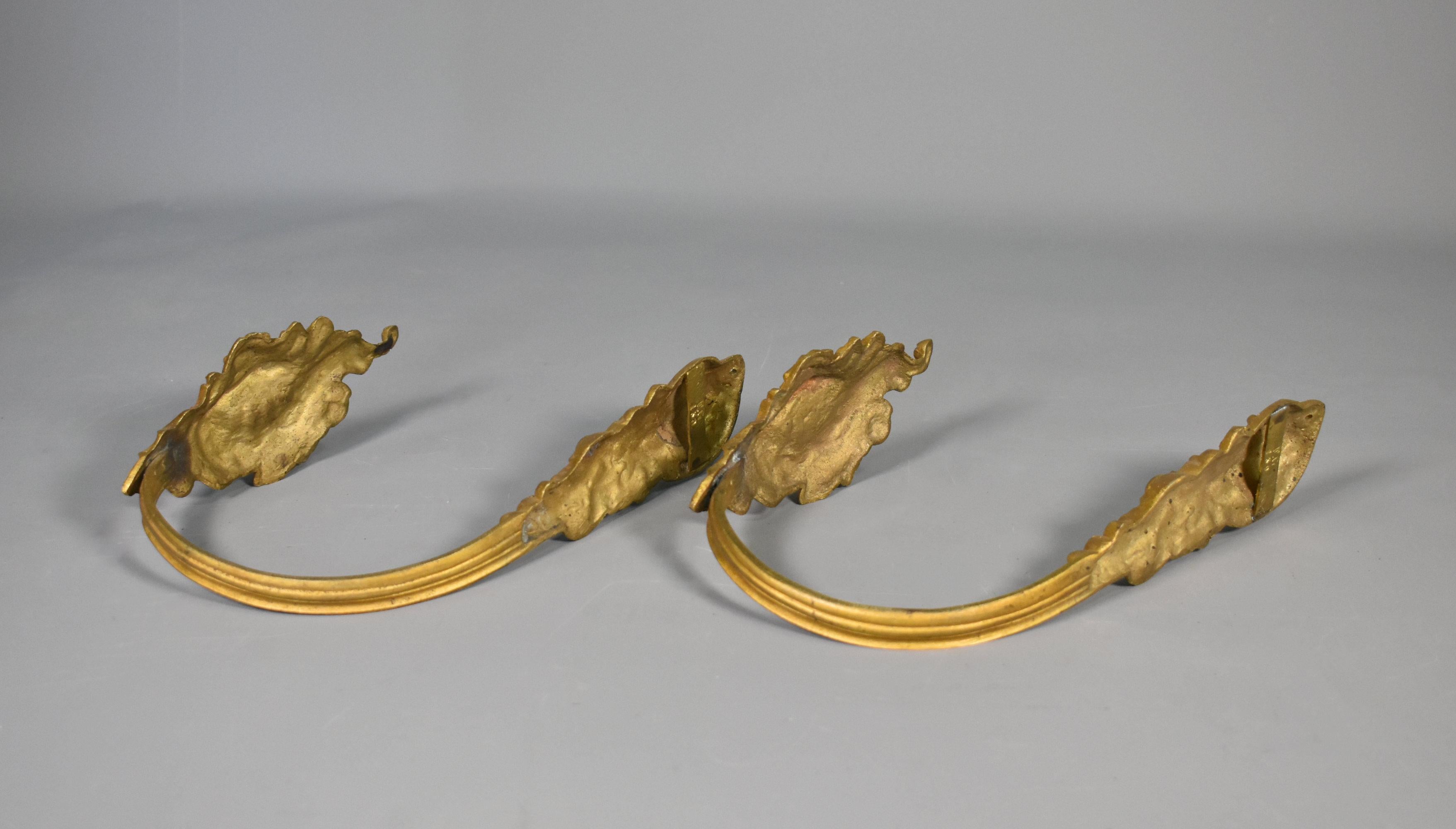 Grandes embrasses de rideaux en bronze doré de style Louis XV en vente 3