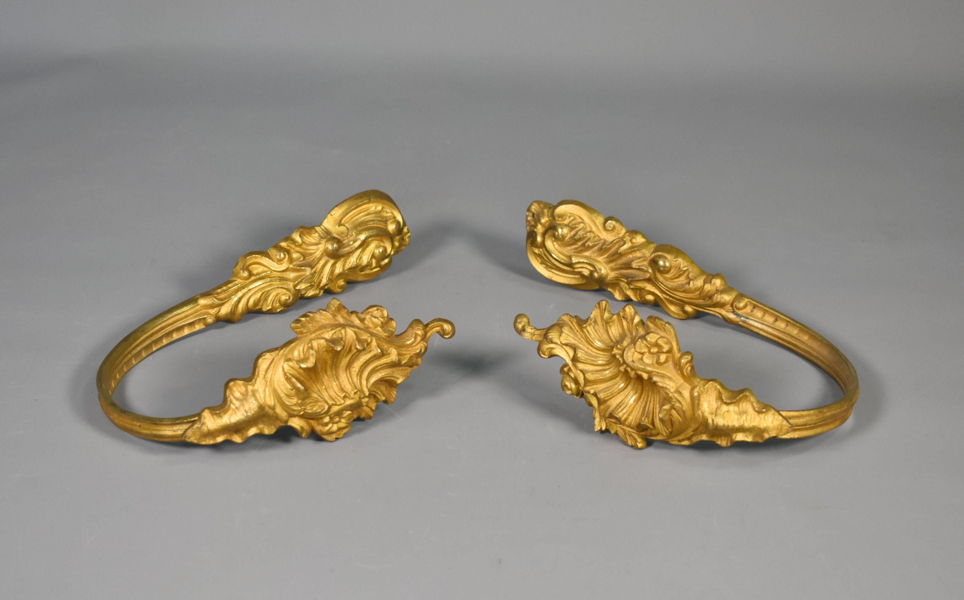 Moulage Grandes embrasses de rideaux en bronze doré de style Louis XV en vente