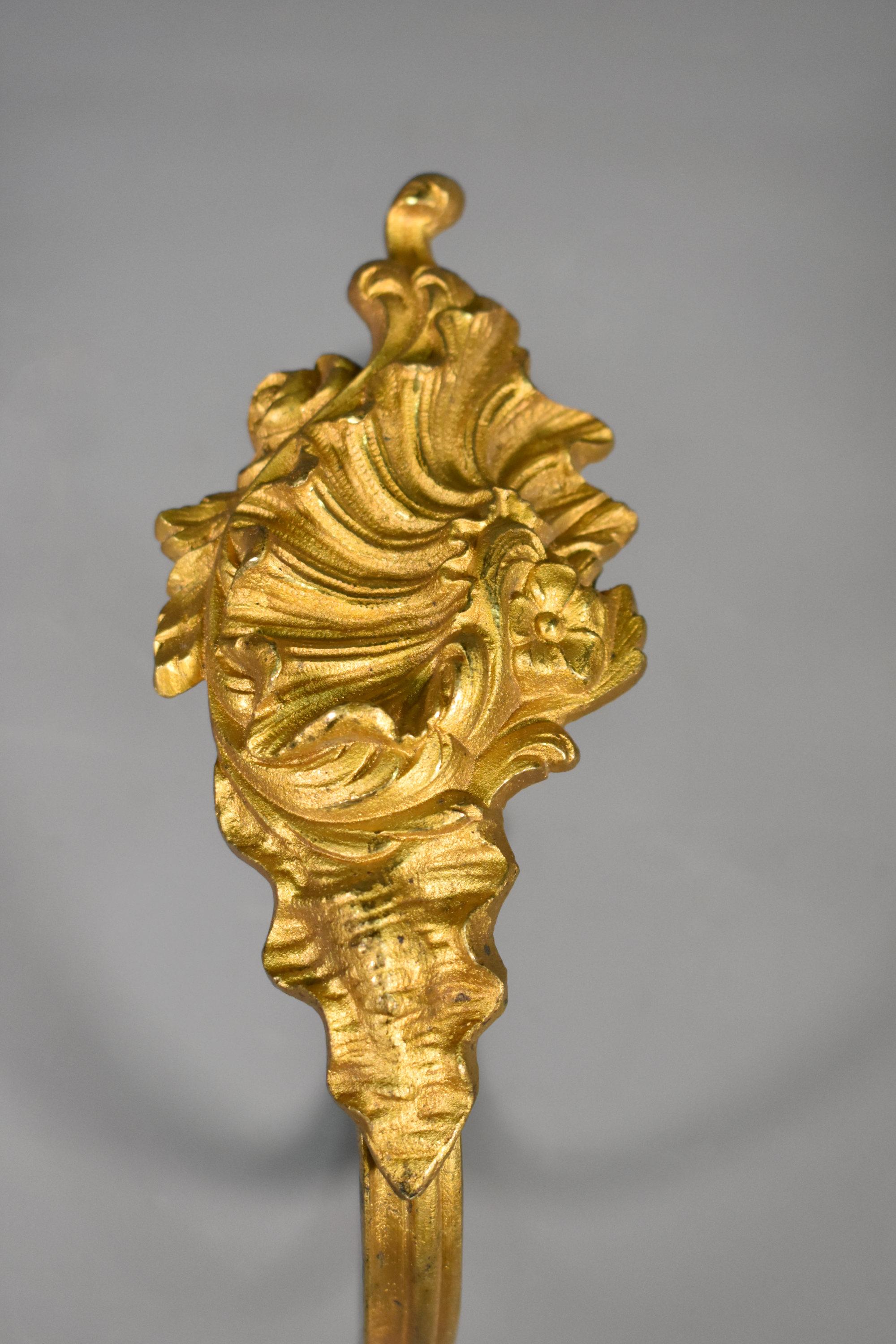 Grandes embrasses de rideaux en bronze doré de style Louis XV en vente 2