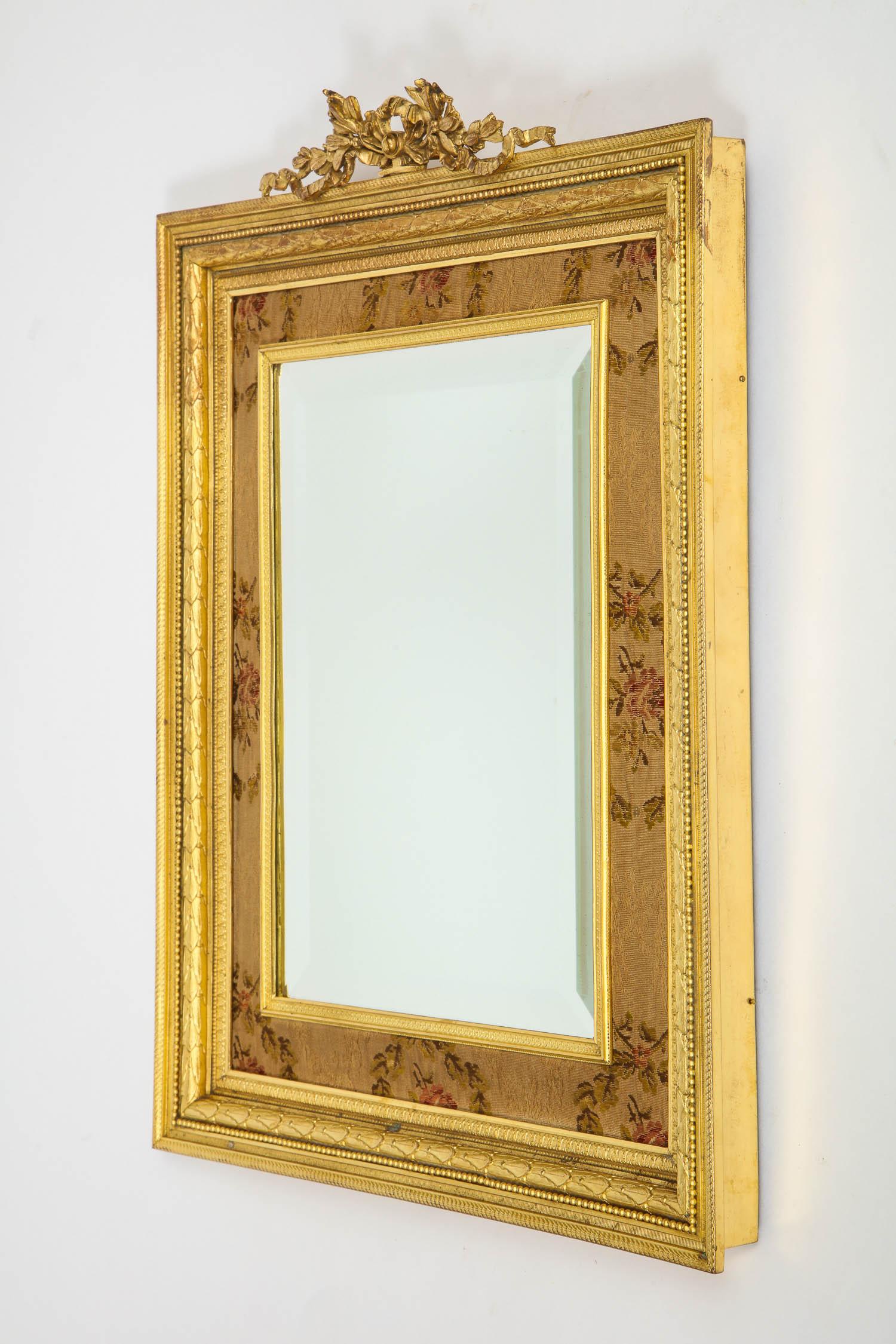 A large French gilt bronze ormolu mirror frame with easel, circa 1895

Very good quality, very good condition.

With velvet surrounding the mirror.

Measures: 15