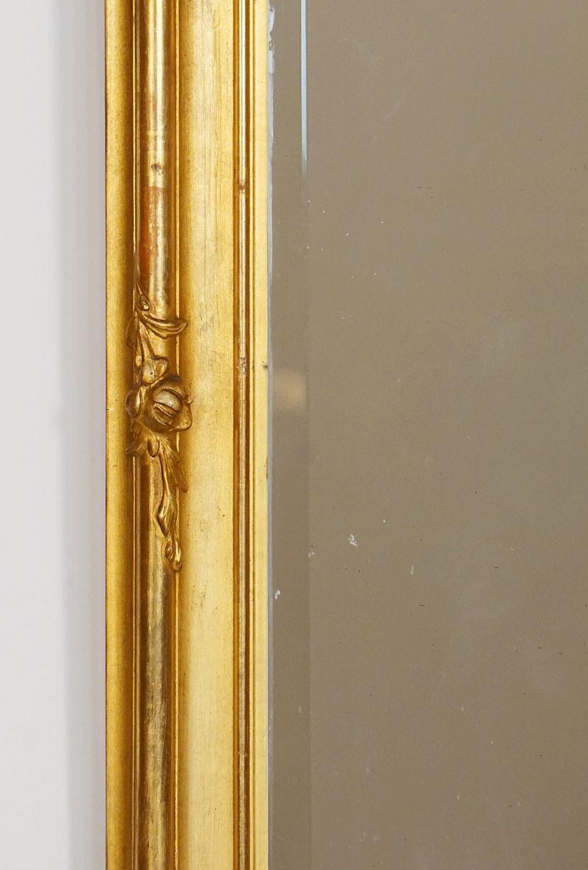 Großer französischer vergoldeter Pfeilerspiegel aus dem 19. Jahrhundert (H 56 x W 37) im Zustand „Gut“ im Angebot in Austin, TX