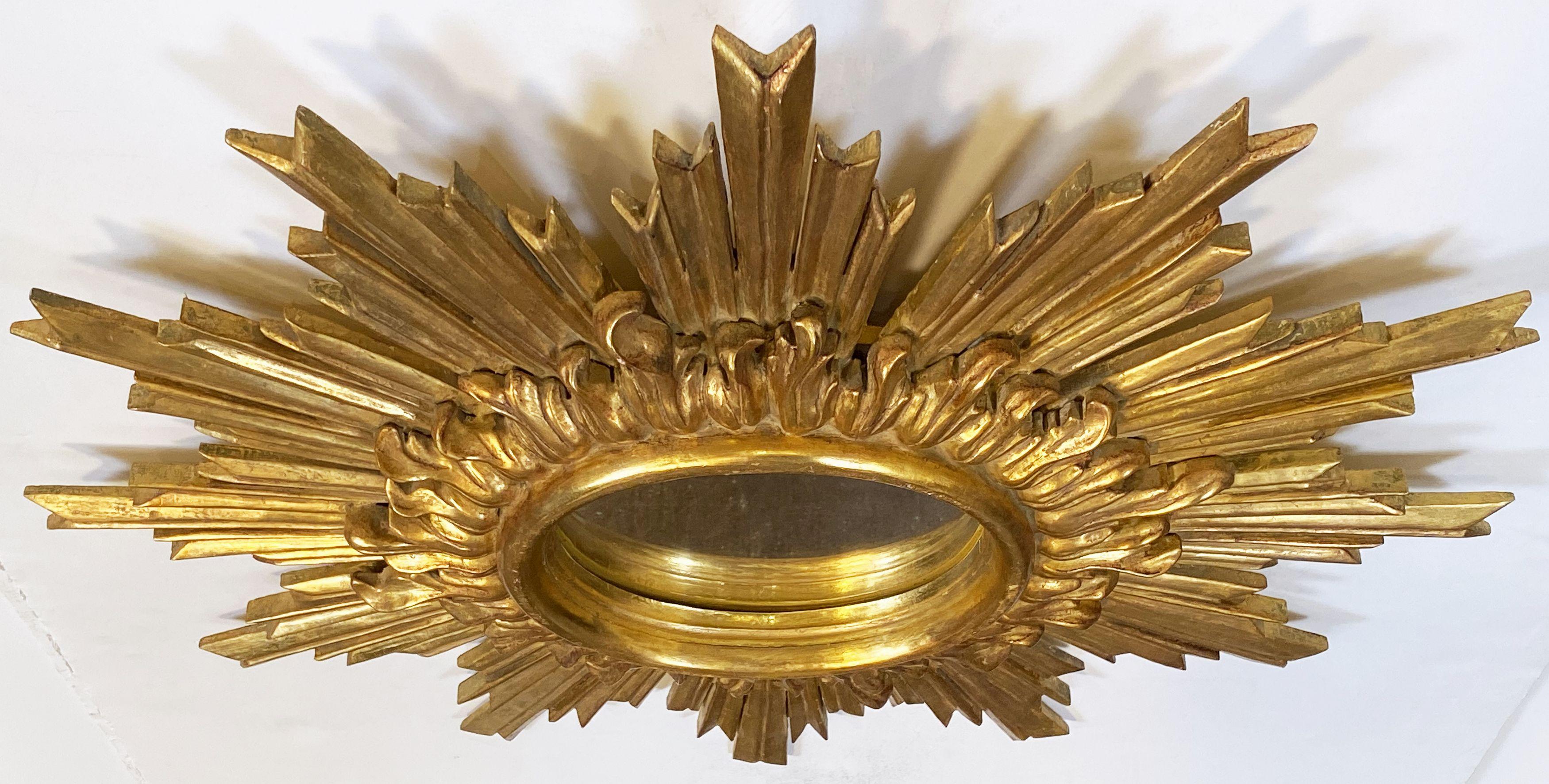 Large French Gilt Starburst or Sunburst Mirror (Diameter 26 1/2) In Good Condition In Austin, TX