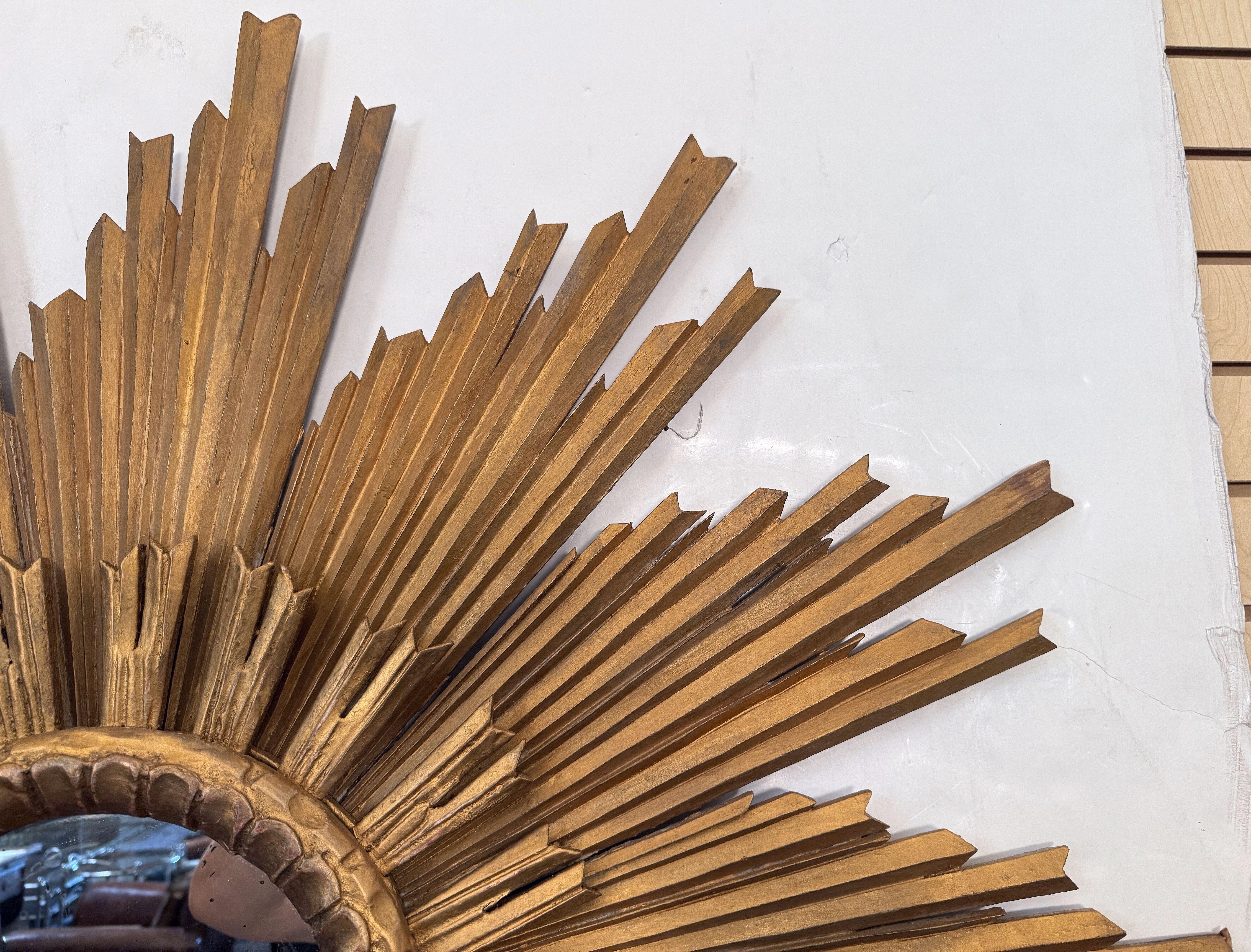 20ième siècle Large French Gilt Starburst or Sunburst Mirror (Diameter 45 1/2) en vente