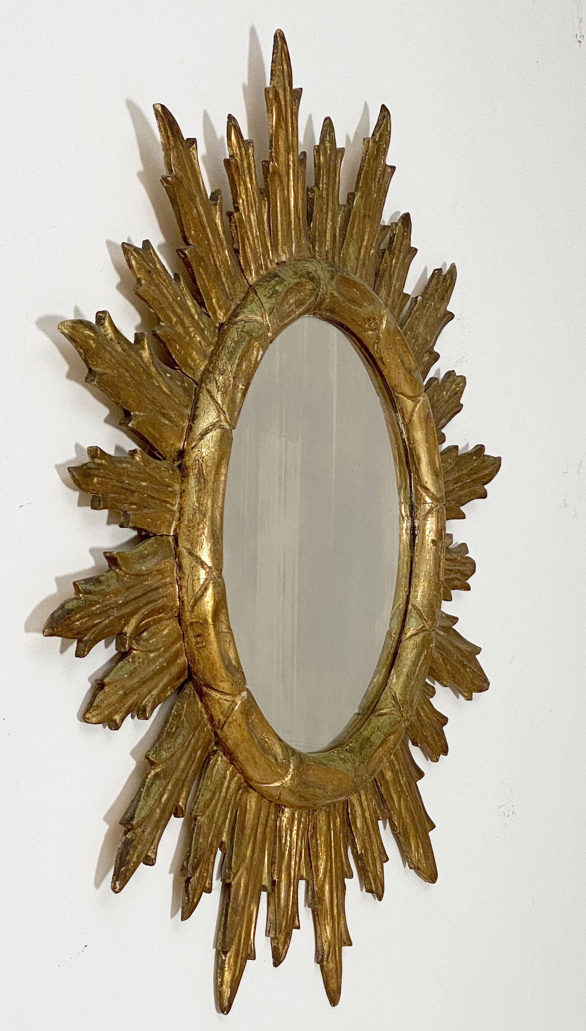 A lovely large French gilt sunburst (or starburst) mirror with round mirrored glass center in moulded frame.

Diameter of 32 1/4 inches


 