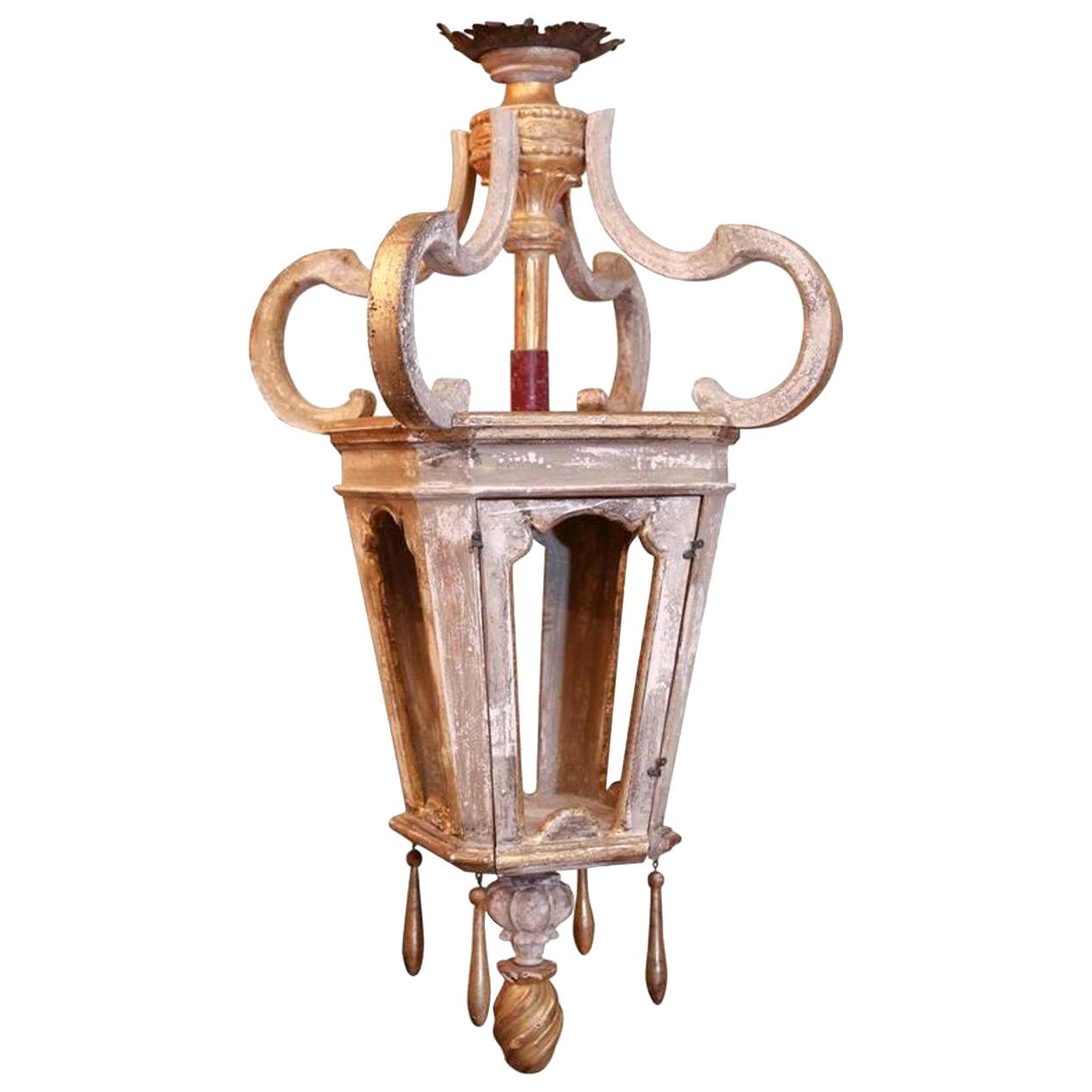 Grande lanterne française en bois doré en vente