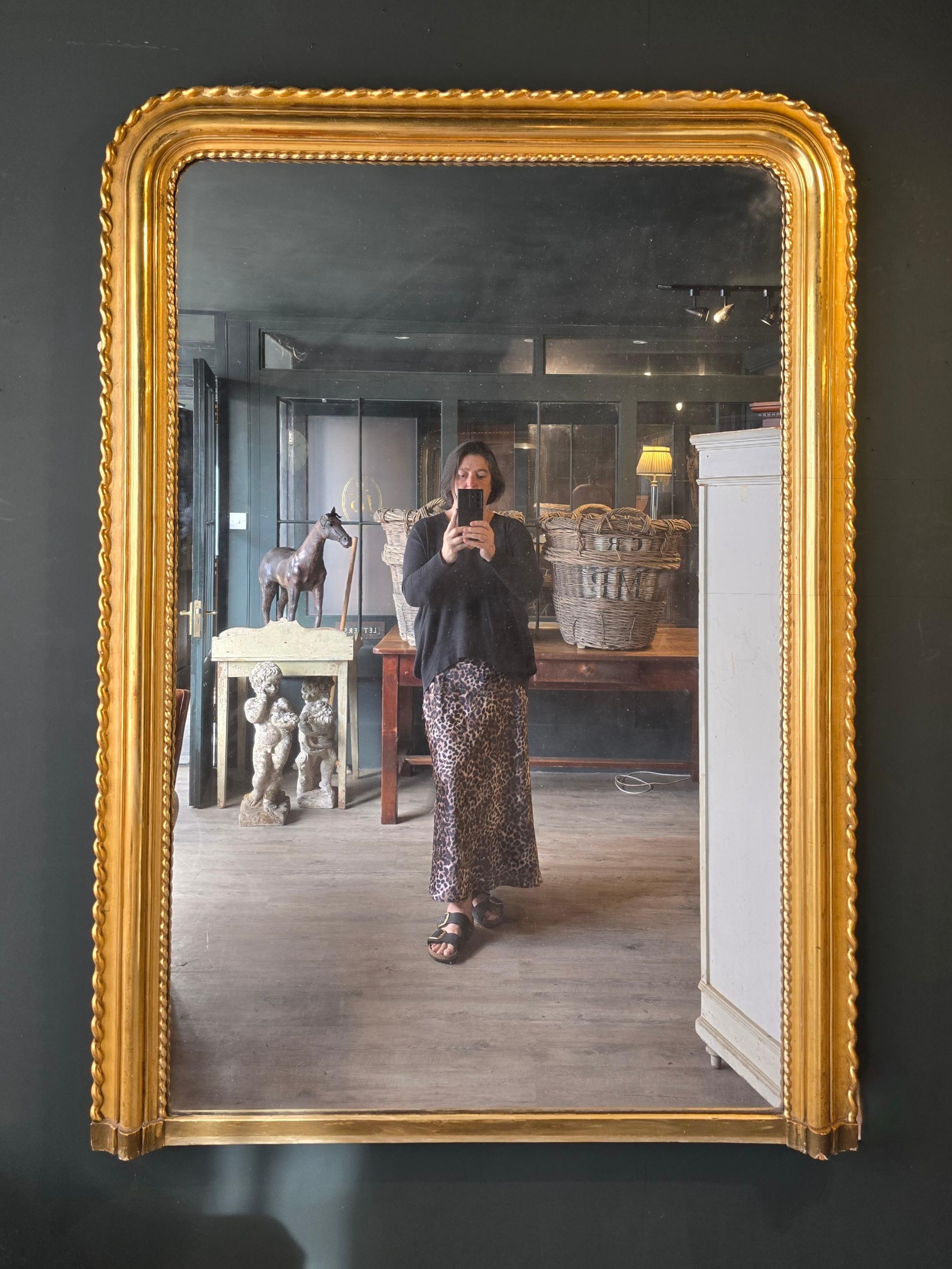 Grande specchio francese in legno dorato In condizioni buone in vendita a Kingsbridge, GB