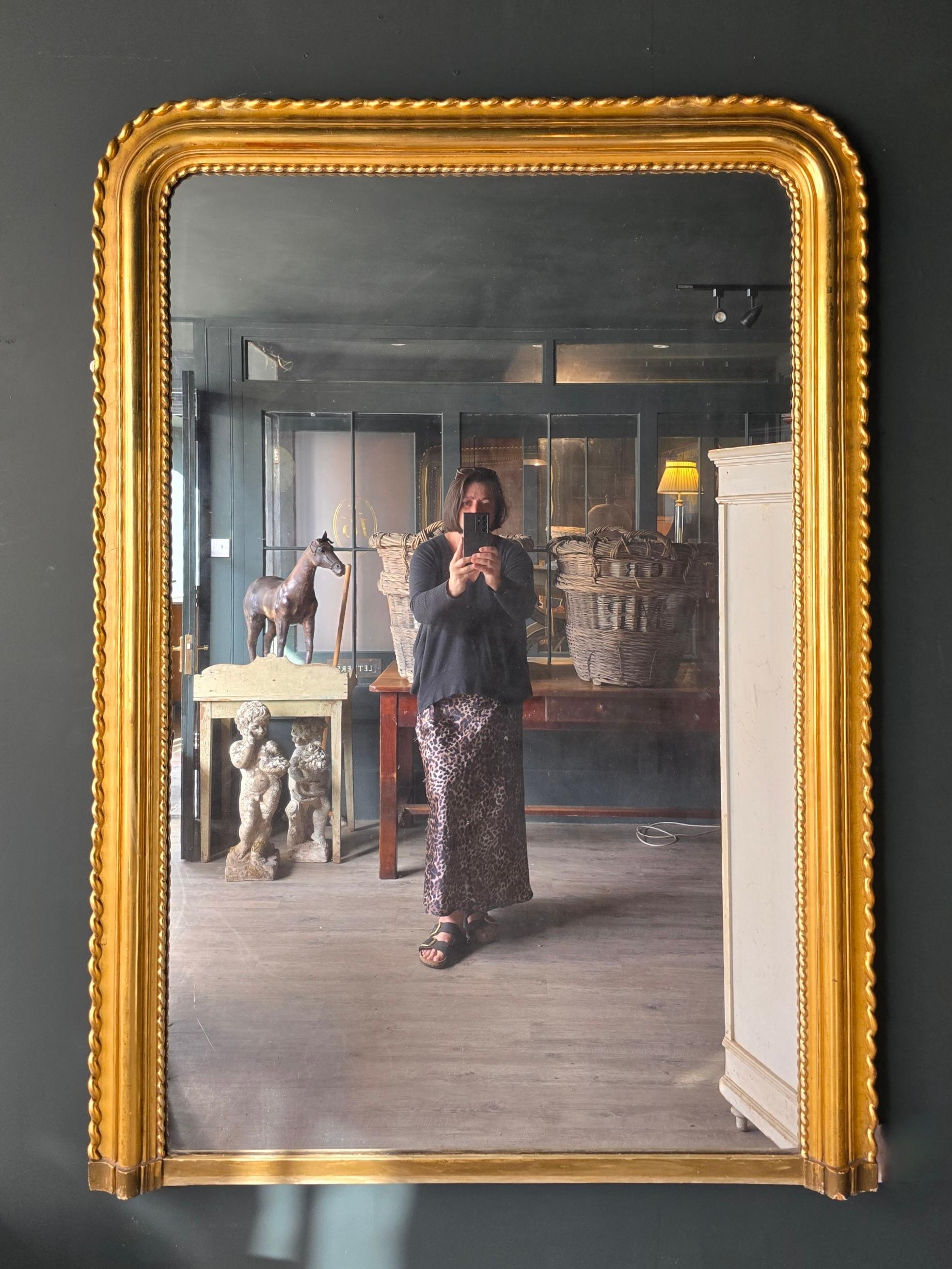 Metà XIX secolo Grande specchio francese in legno dorato in vendita