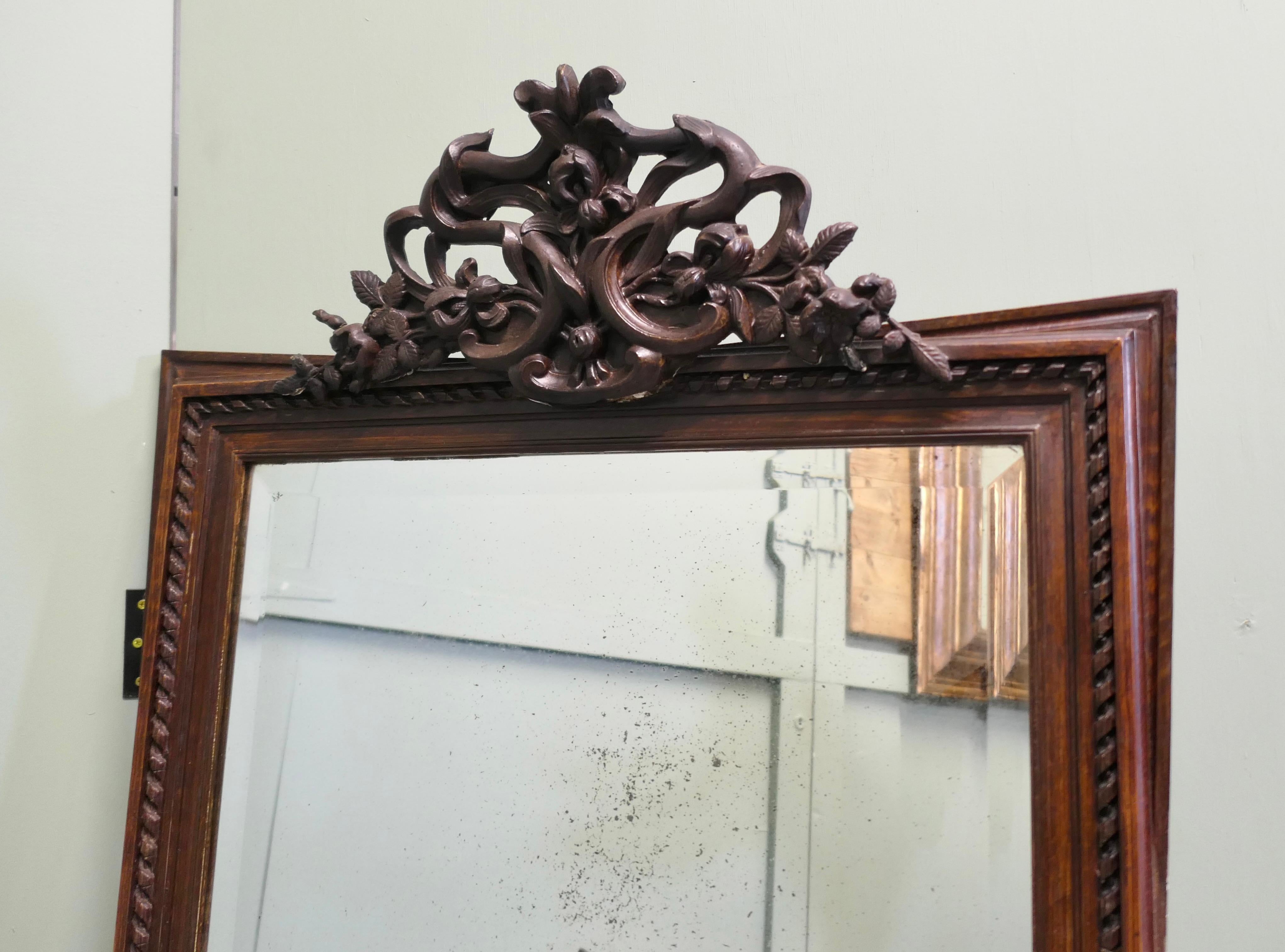 Grande specchio da parete in stile gotico francese intagliato in Oak Un pezzo ideale per l'ingresso In condizioni buone in vendita a Godshill, Isle of Wight