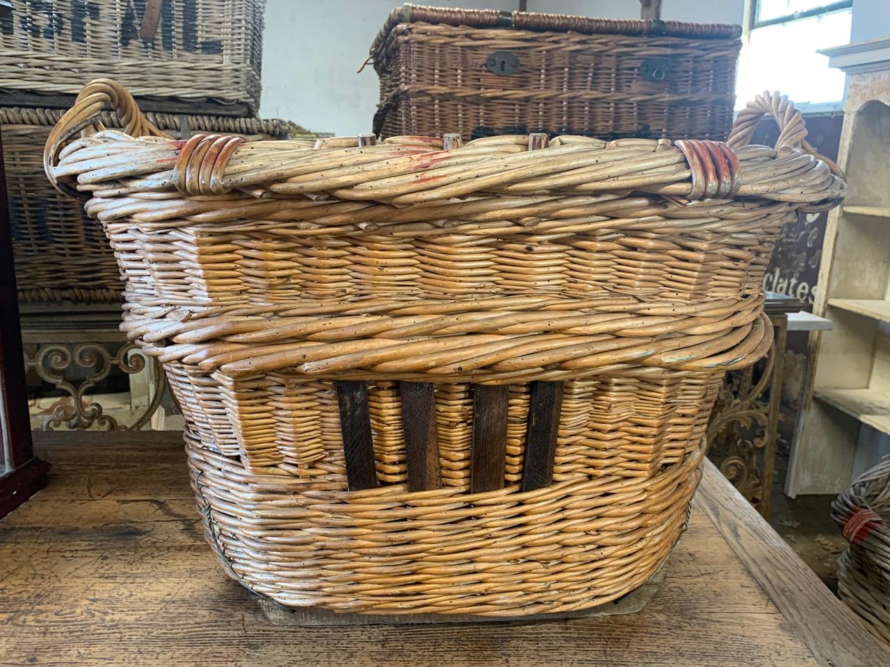 Large French Grape Harvesting Basket In Good Condition In Ongar, GB