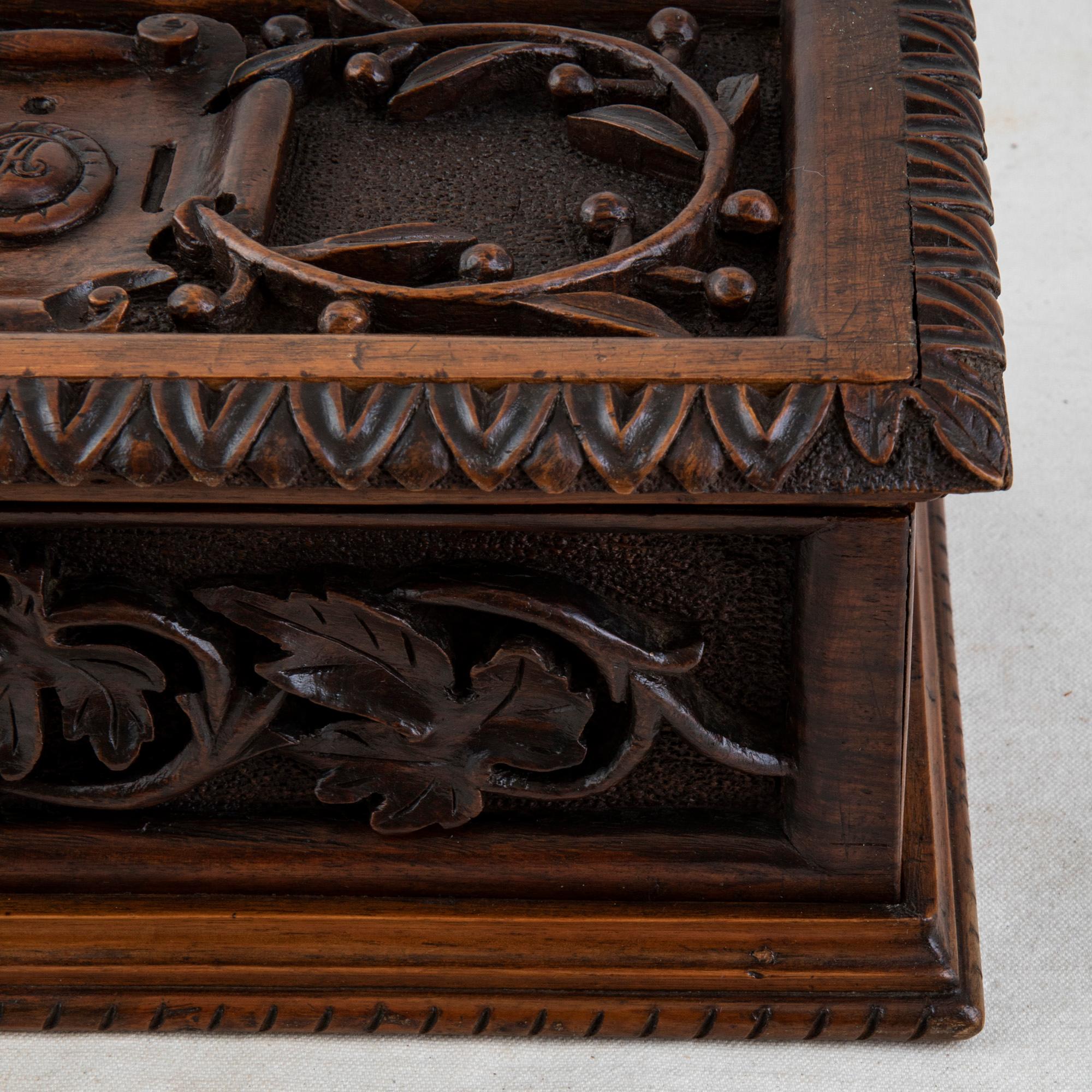 Large French Hand Carved Walnut Box with Olive Branches and Grape Vines For Sale 8