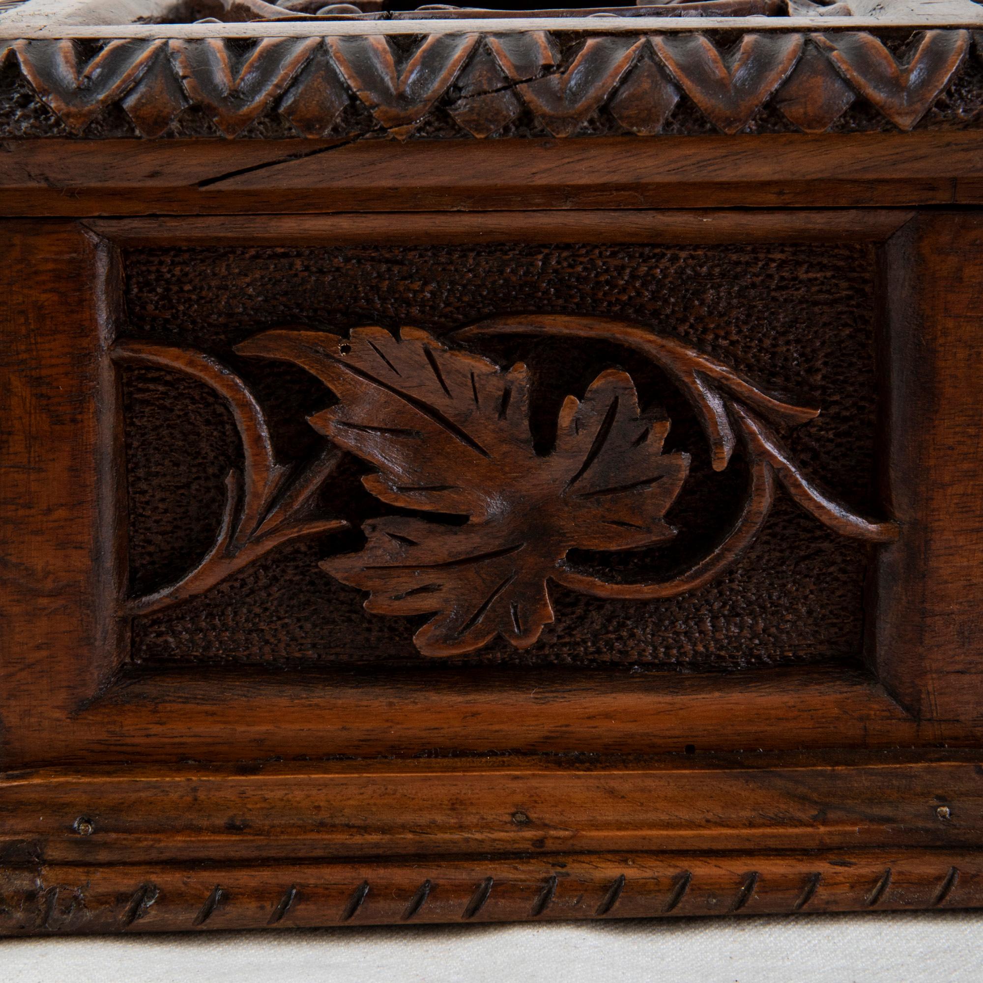 Large French Hand Carved Walnut Box with Olive Branches and Grape Vines For Sale 9