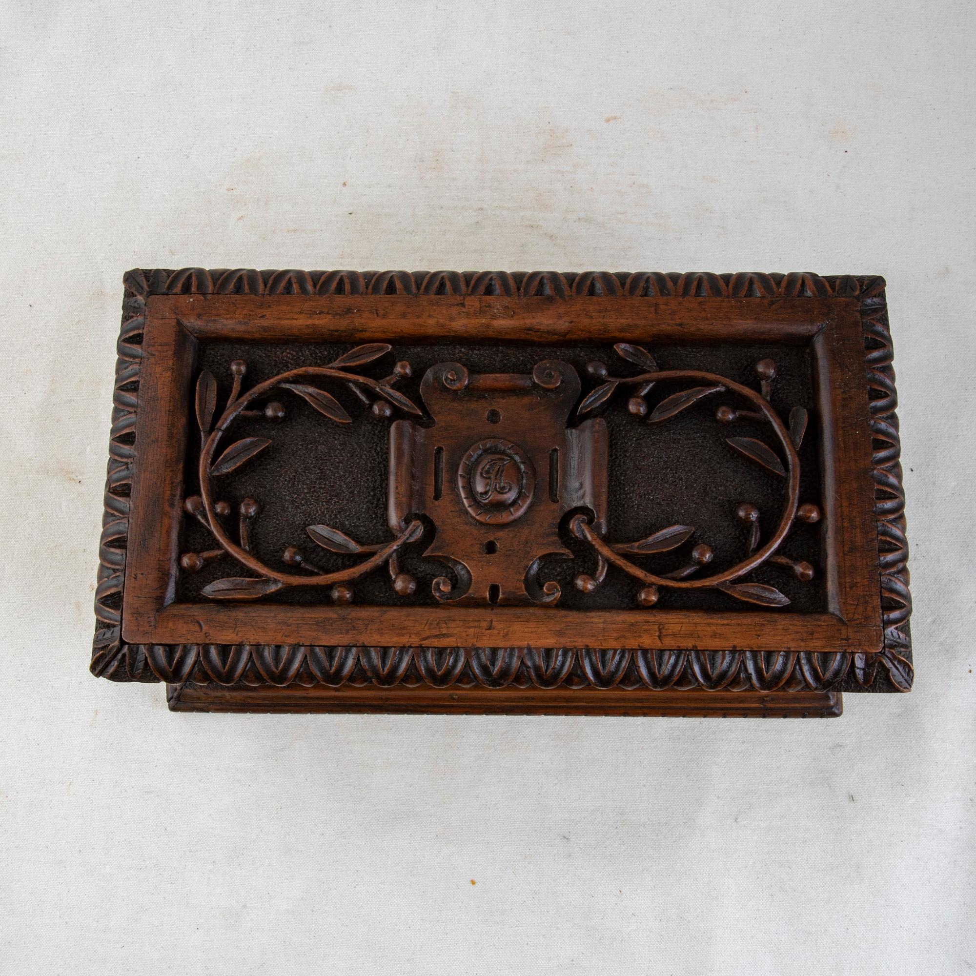 Large French Hand Carved Walnut Box with Olive Branches and Grape Vines For Sale 4