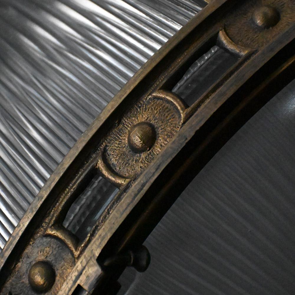 Holophane francese di grandi dimensioni con galleria e catena in ottone in vendita 2