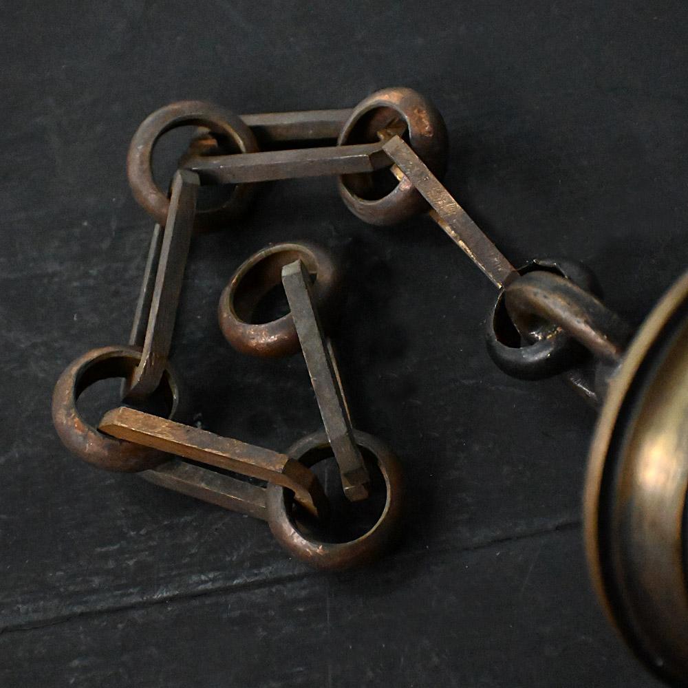 Holophane francese di grandi dimensioni con galleria e catena in ottone in vendita 1