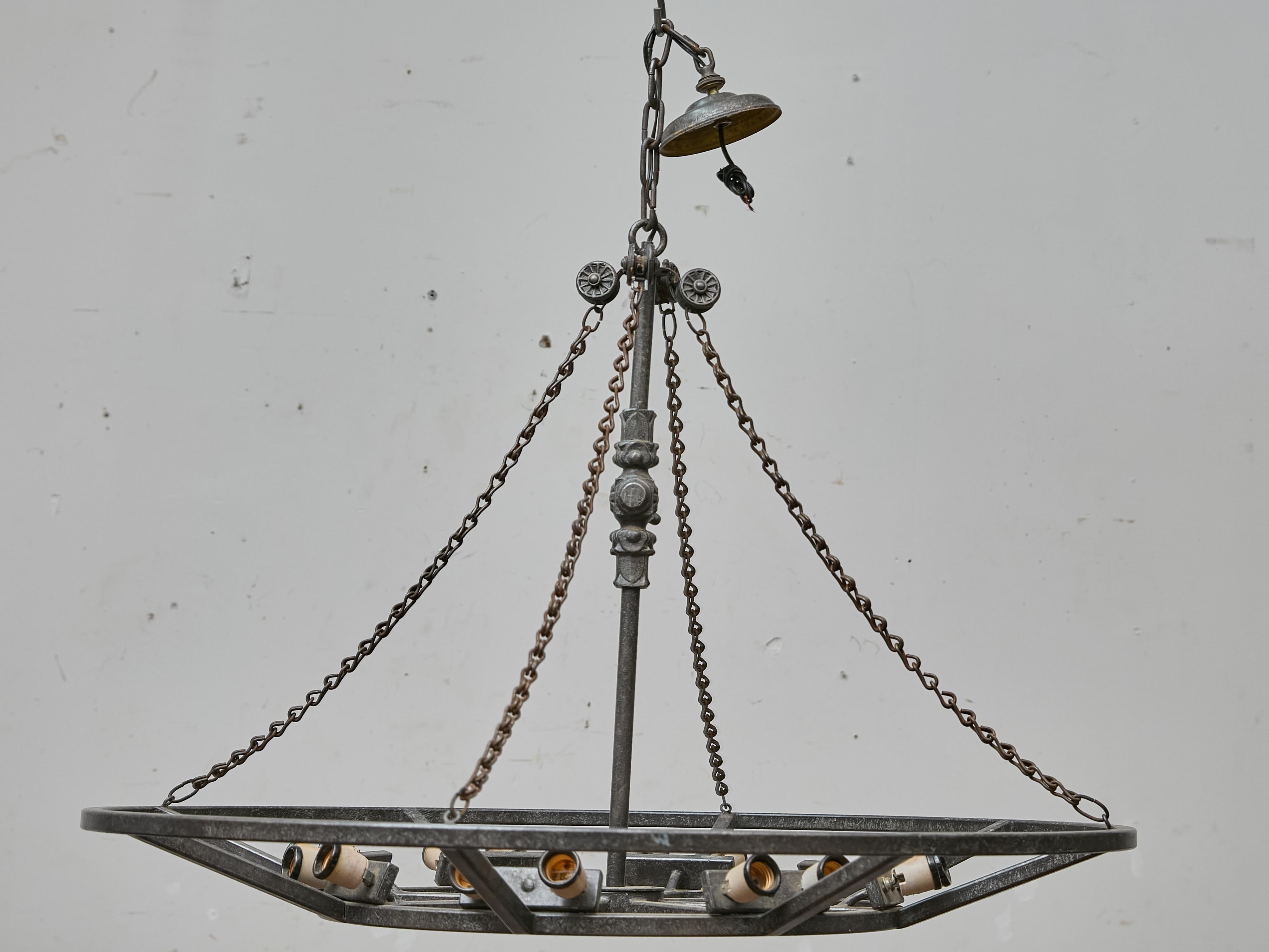 Francese Grande lampadario industriale francese in ferro a 12 luci, 1920 circa - US wired in vendita