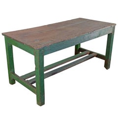 Gran mesa industrial francesa de madera con base pintada de verde
