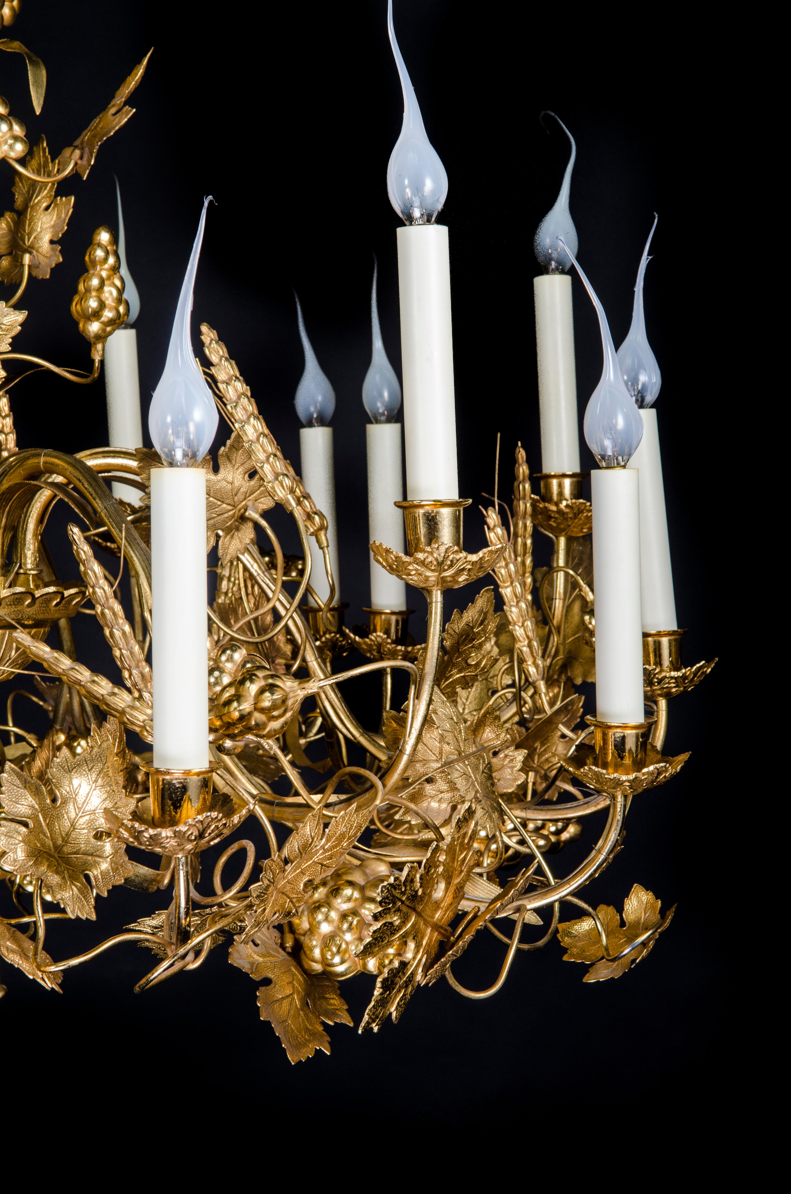 Large French Late 19th Century Louis XVI Style Ormolu Grapevine chandelier For Sale 1
