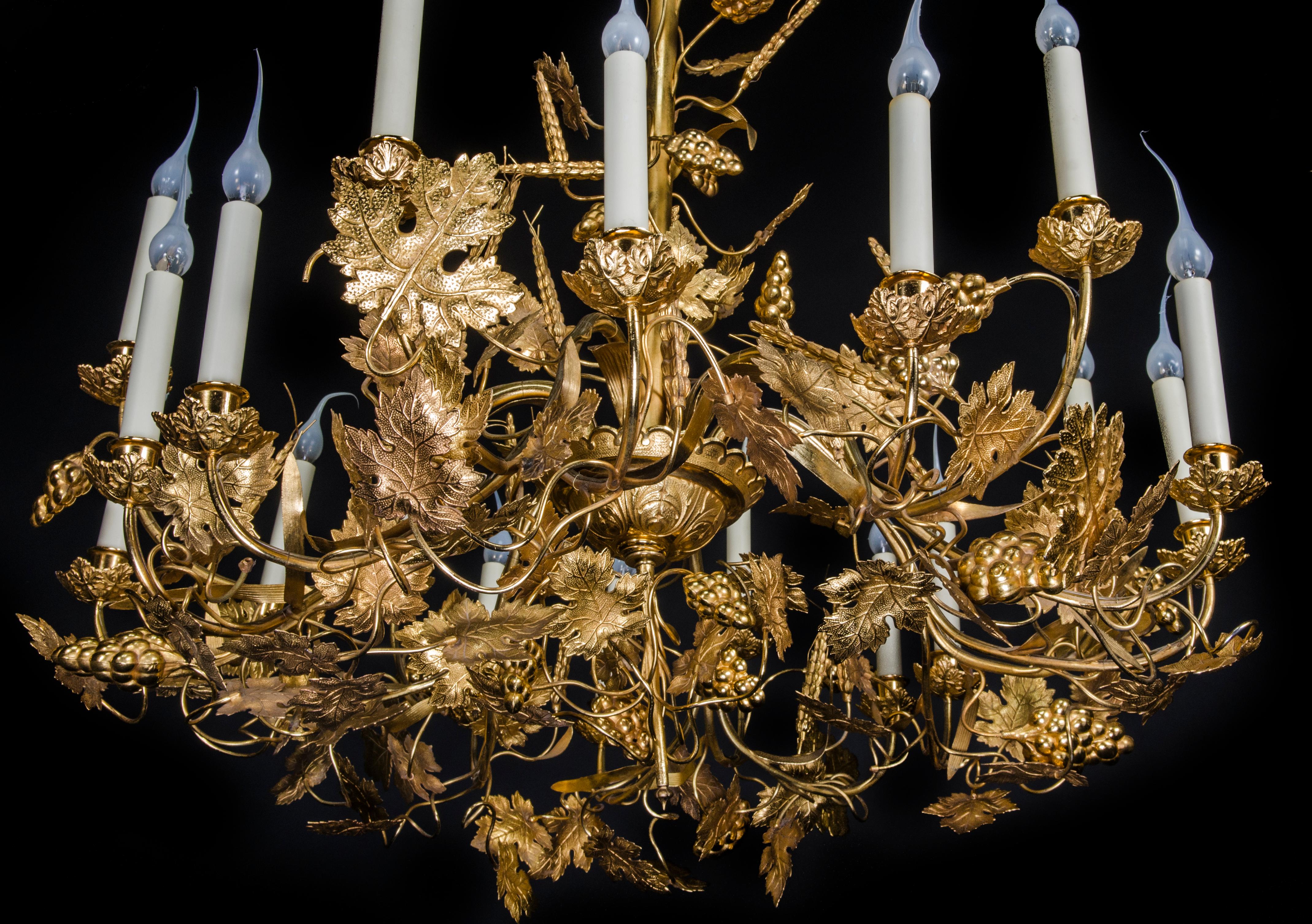 Large French Late 19th Century Louis XVI Style Ormolu Grapevine chandelier For Sale 3