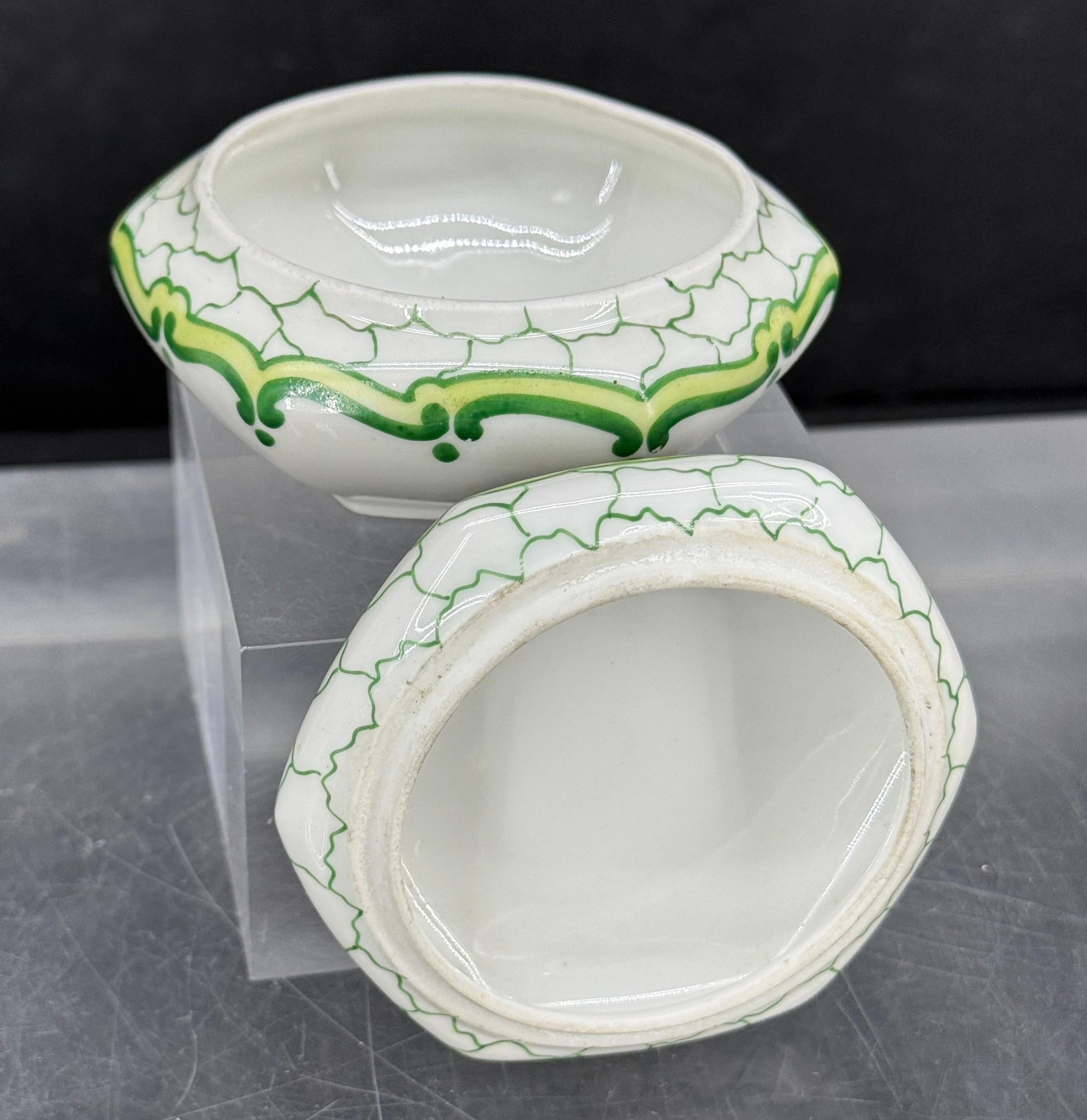 Scatola rotonda francese Limoges floreale di grandi dimensioni con coperchio in vendita 6