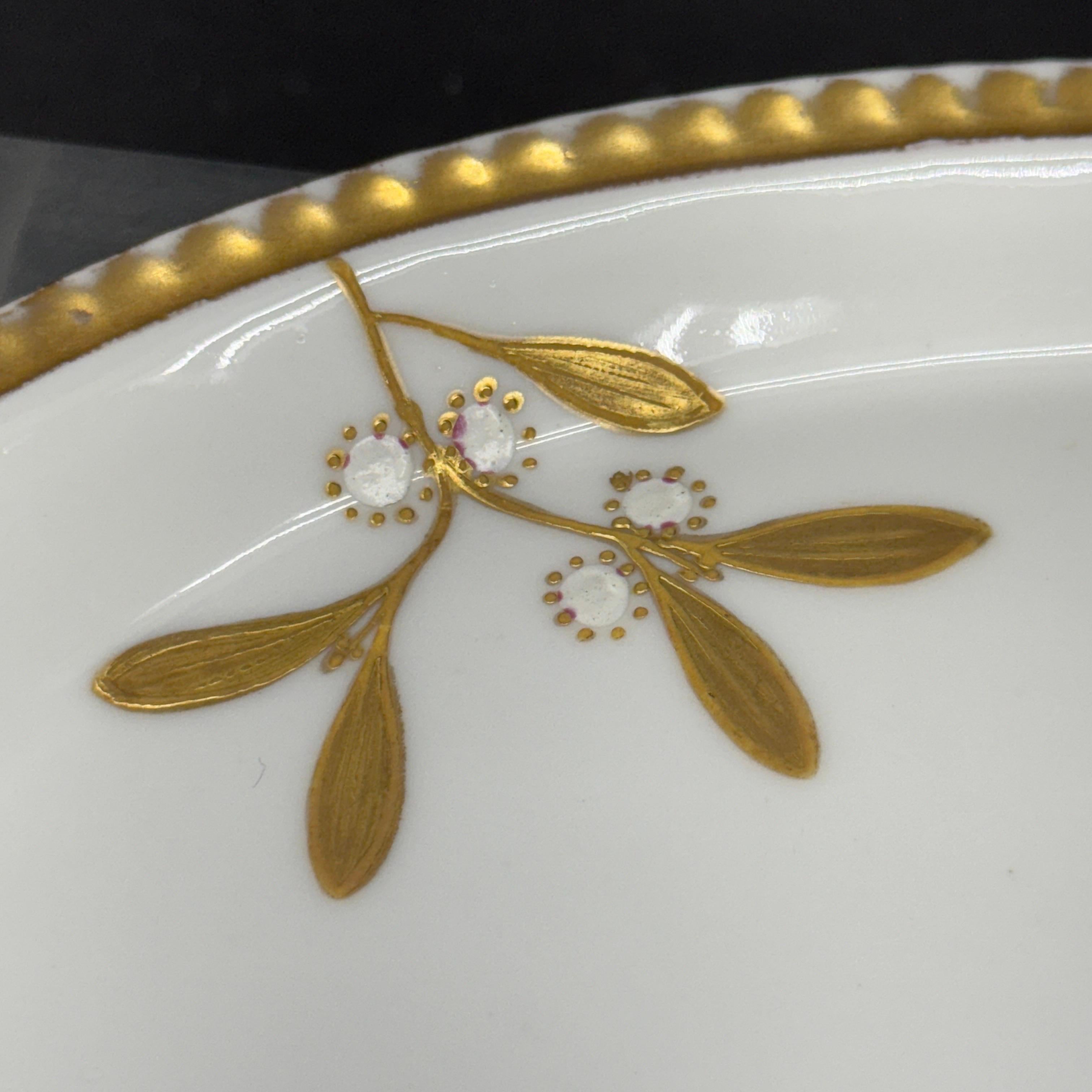 Gran bandeja de porcelana francesa de Limoges dorada para joyas en venta 3