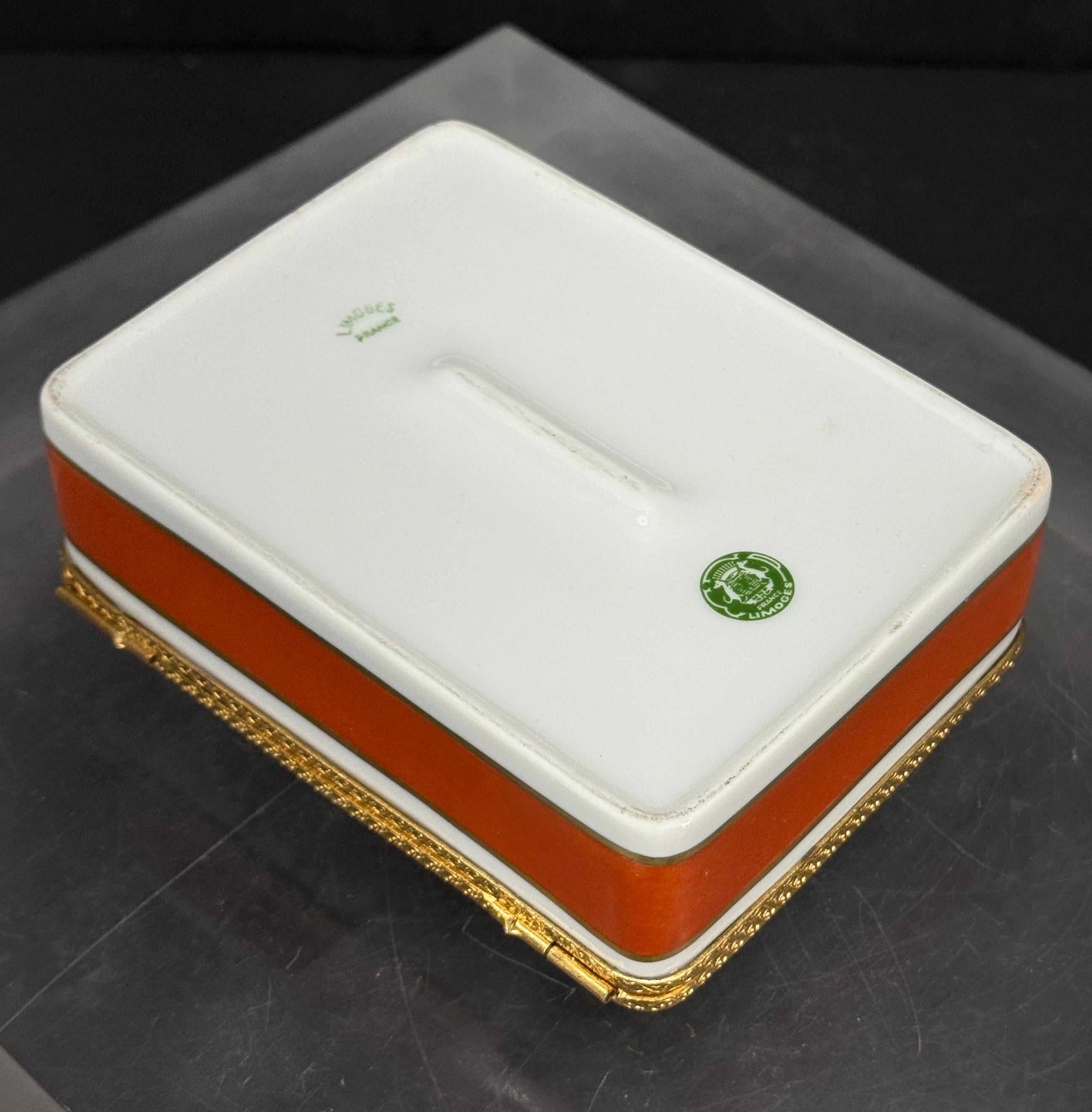 Grande boîte rectangulaire orange dorée en porcelaine de Limoges en vente 3