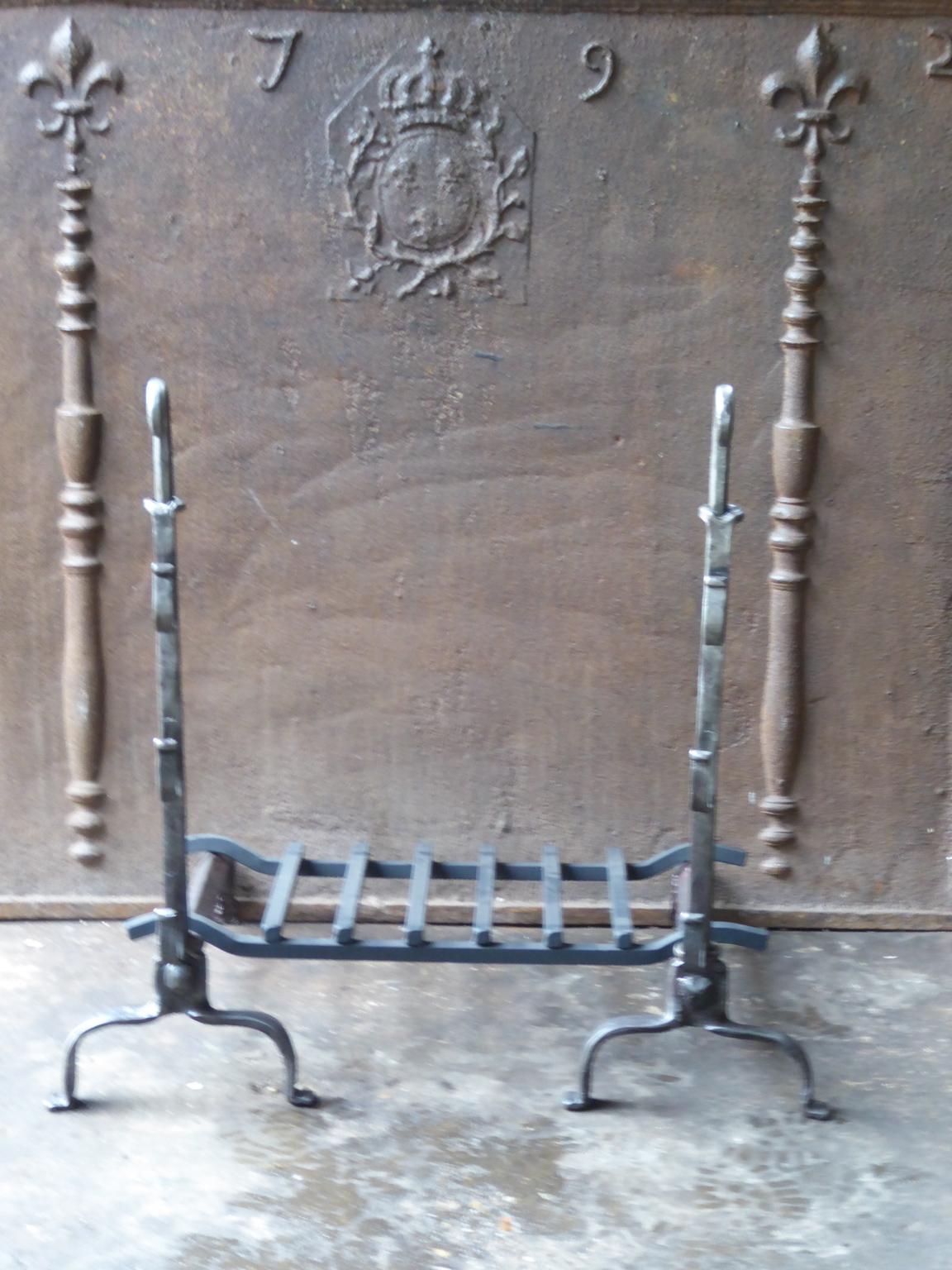 17th century French Louis XIII period fire grate. Made of beautifully forged wrought iron. The condition is good.

The width at the front is 72 cm (28.3 inches).




 