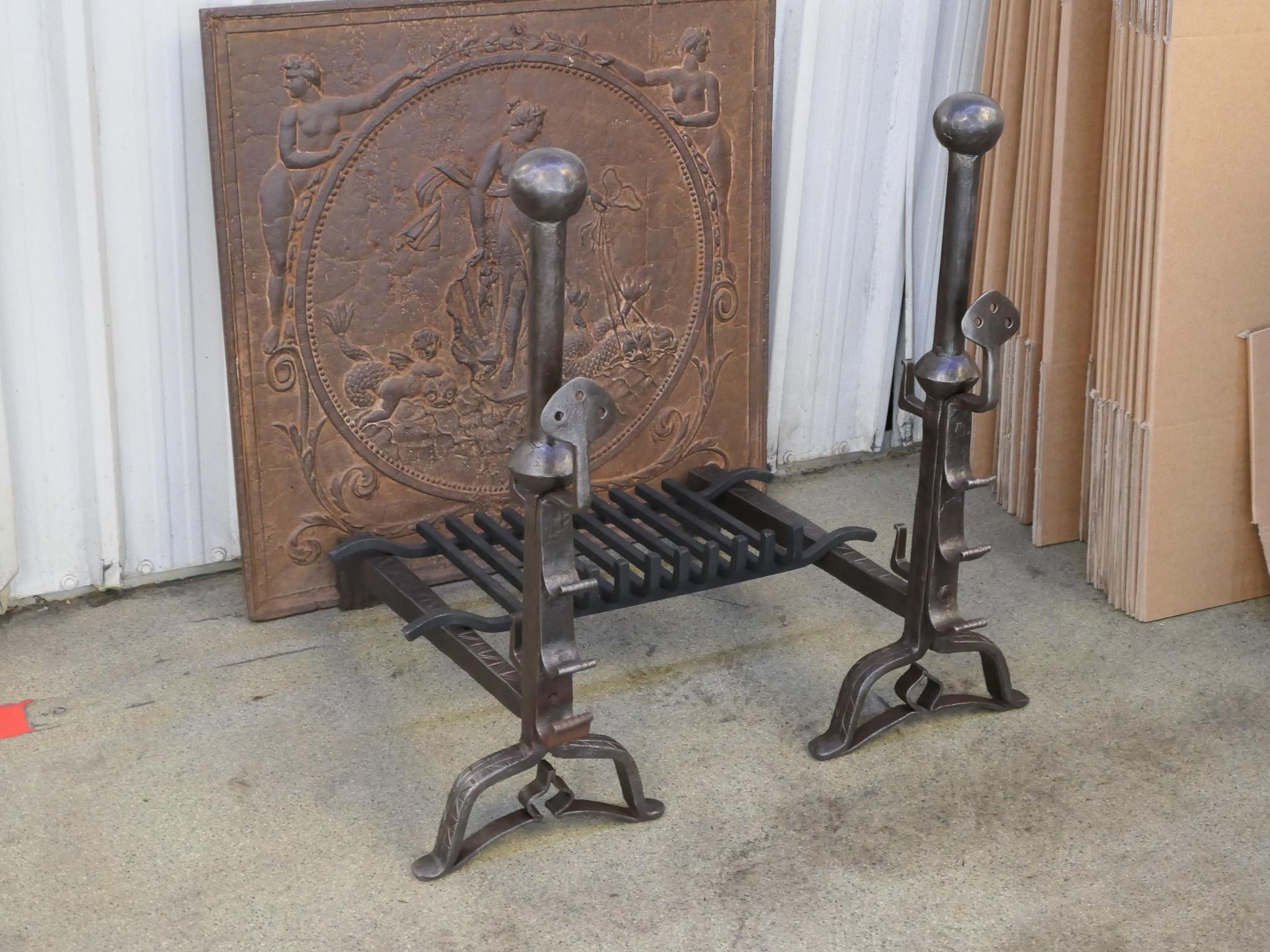 Fer forgé Grande grille de cheminée d'époque Louis XIII, 17ème siècle en vente