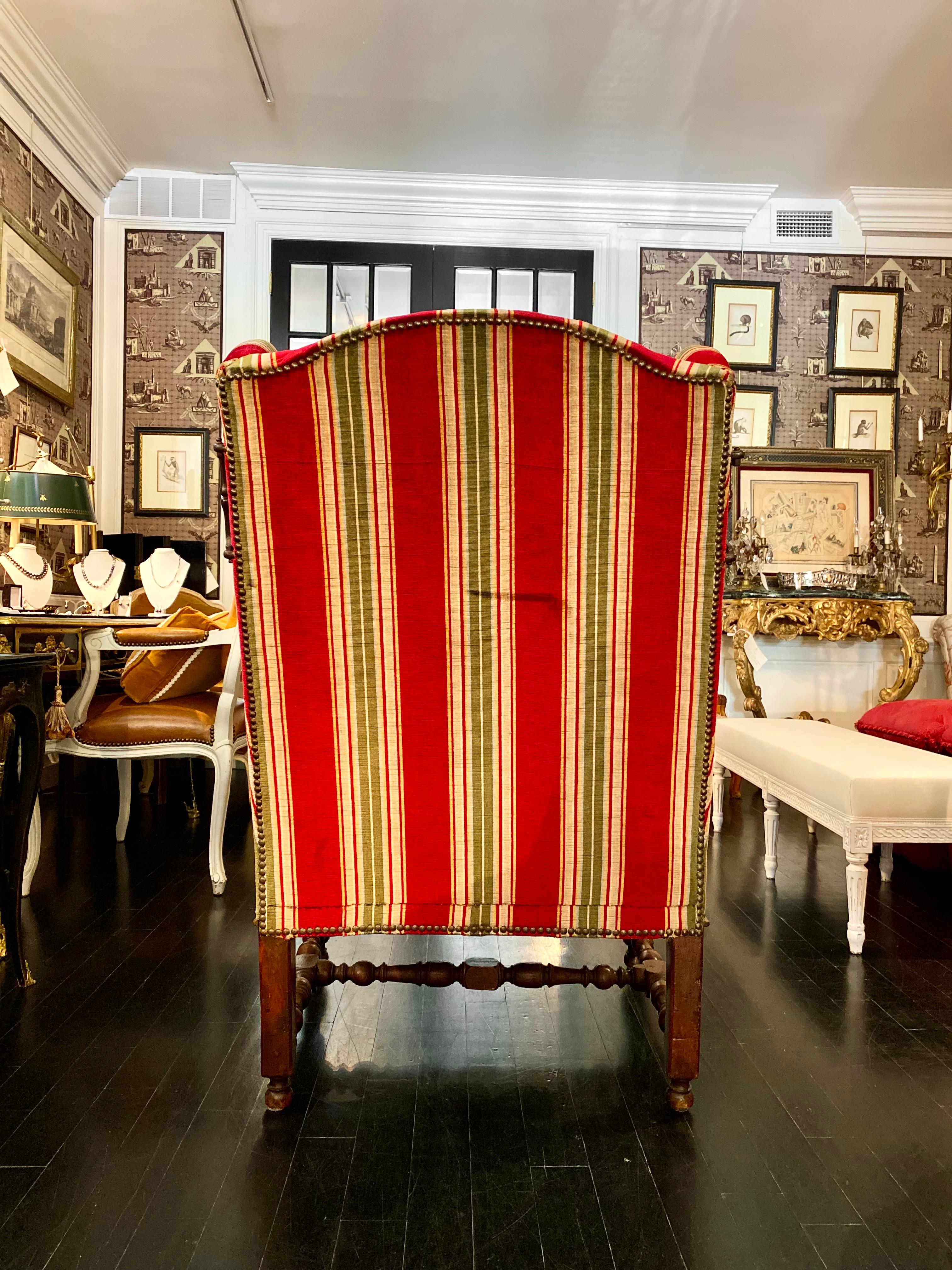 Large French Louis XIII Wingback Armchair, with Headrests, 18th-Century In Good Condition For Sale In Montreal, Quebec