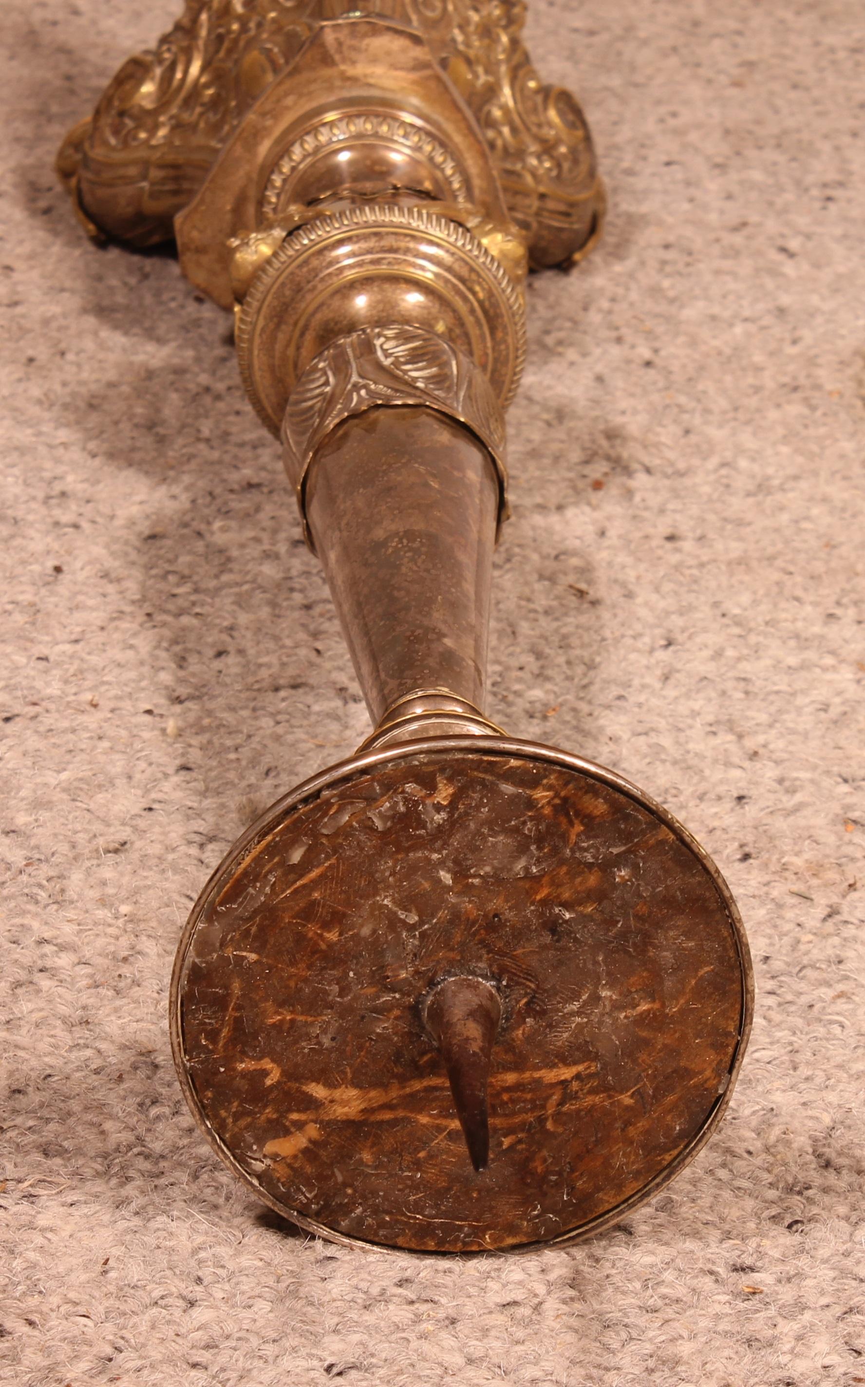 Grande lampadario francese Luigi XIV in ottone, XVIII secolo in vendita 4