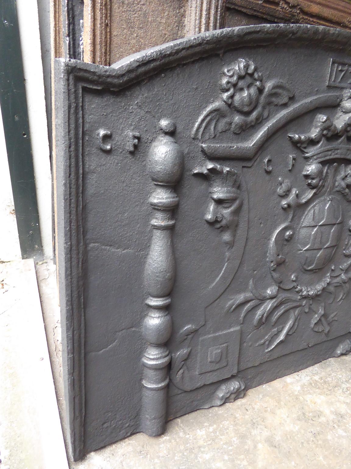 Large French Louis XIV 'Coat of Arms' Fireback, 18th Century  In Good Condition In Amerongen, NL