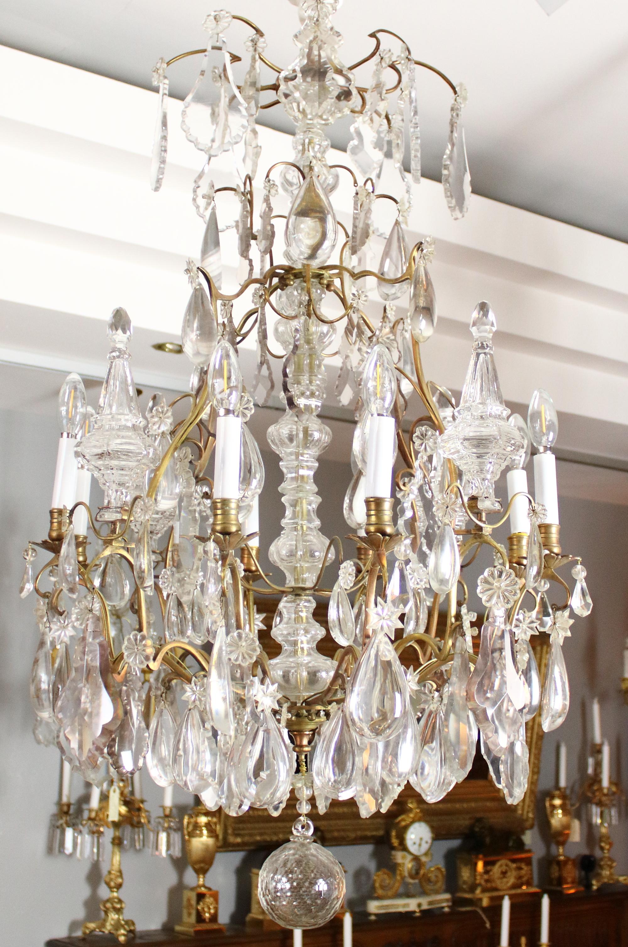 Large French Louis XV 8-Light Crystal Glass and Bronze Chandelier, ca. 1860 In Good Condition In Berlin, DE