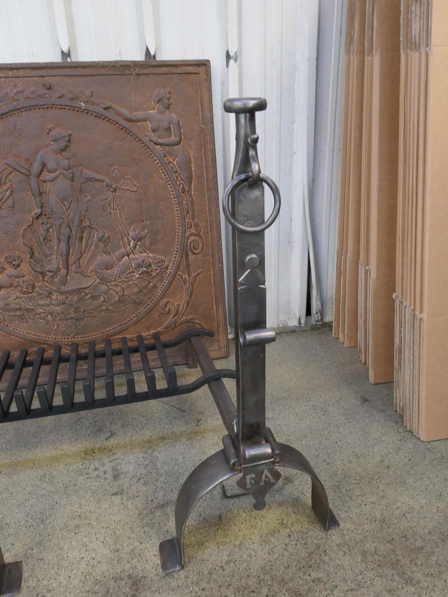 Großer französischer Kaminrost oder Feuerkorb aus der Louis-XV-Periode, 18. Jahrhundert im Angebot 2