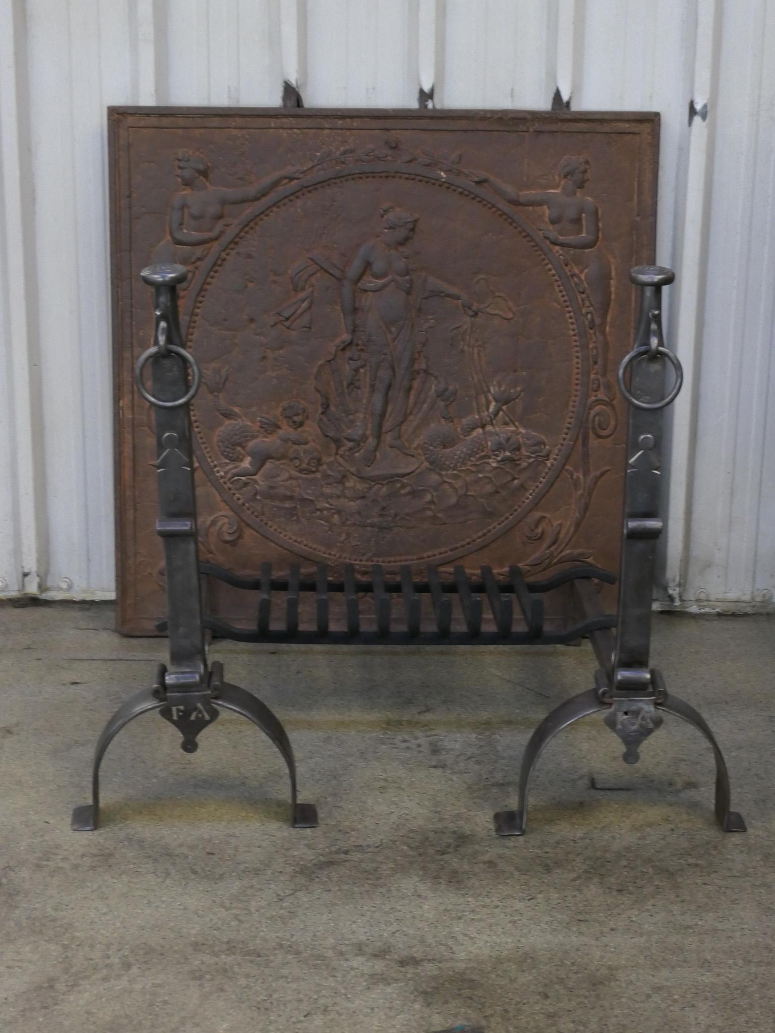 Großer französischer Kaminrost oder Feuerkorb aus der Louis-XV-Periode, 18. Jahrhundert (Louis XV.) im Angebot