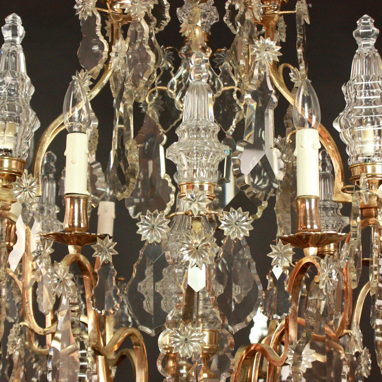 Large French Louis XV Style 16-Light Crystal-Cut Chandelier, circa 1900 In Good Condition In Berlin, DE