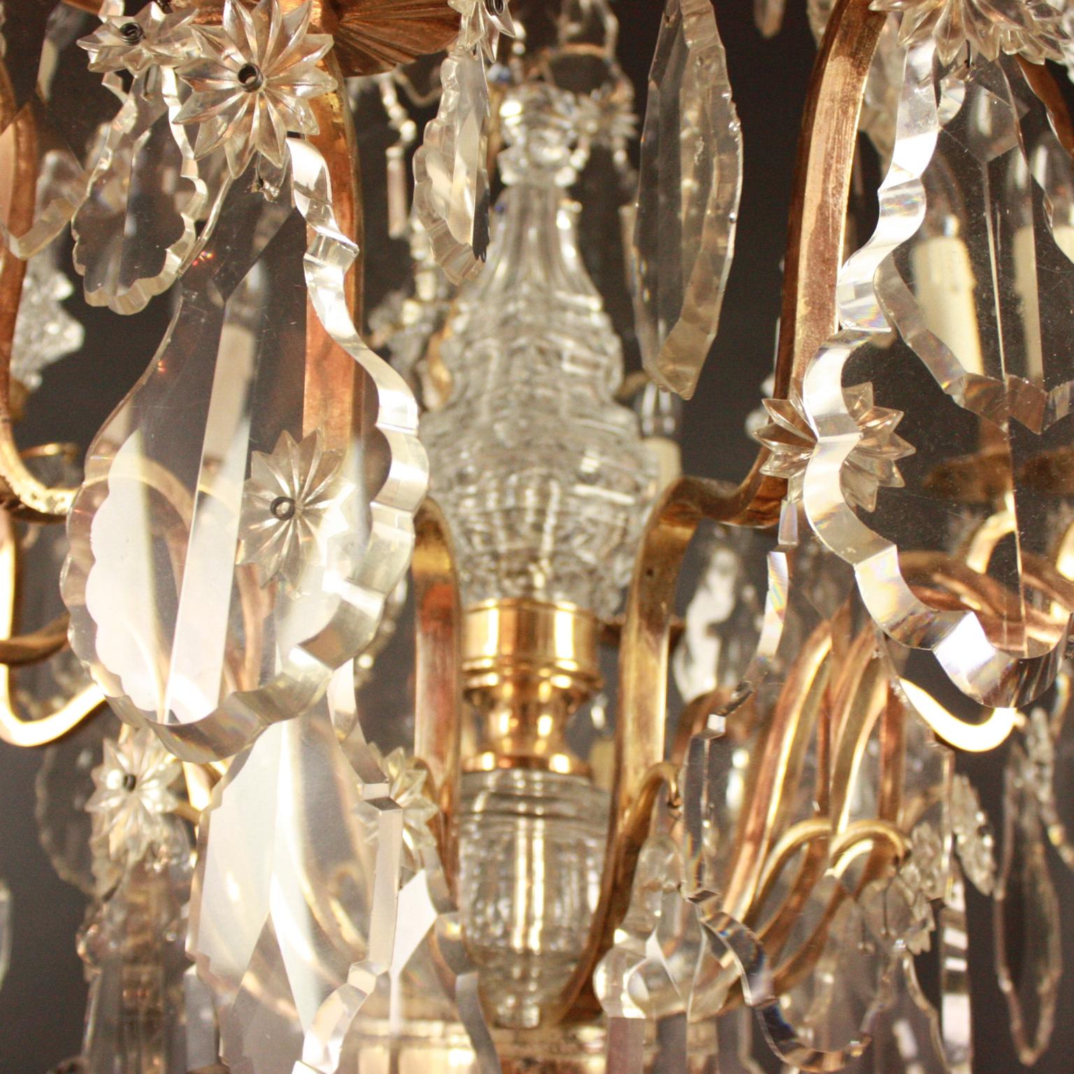 Early 20th Century Large French Louis XV Style 16-Light Crystal-Cut Chandelier, circa 1900