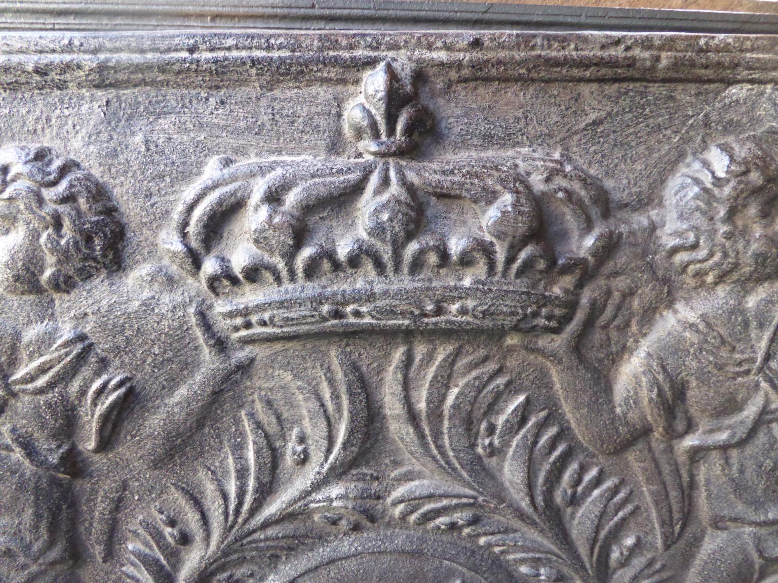 Large French Louis XV Style 'Arms of France' Fireback In Good Condition In Amerongen, NL