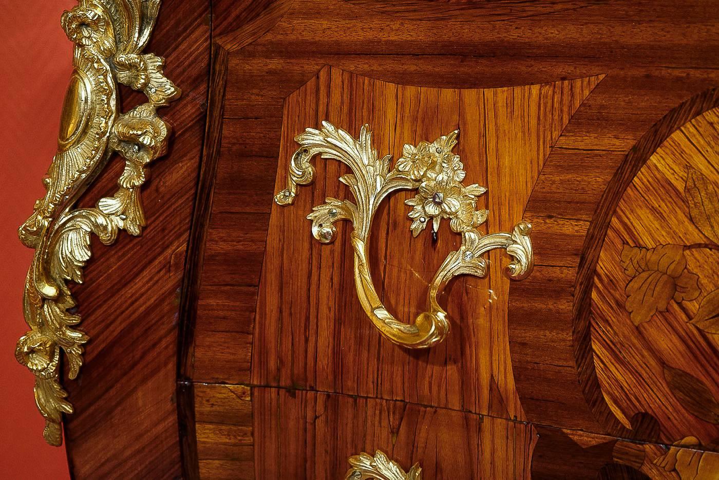 Large French Louis XV Style Commode with Floral Marquetry, circa 1850 4