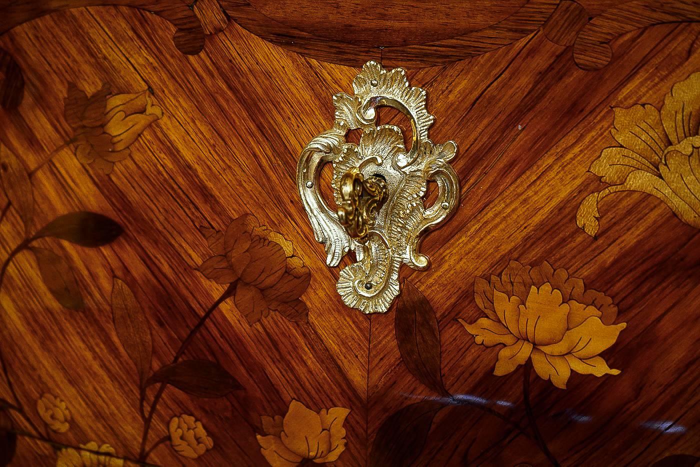 Large French Louis XV Style Commode with Floral Marquetry, circa 1850 5