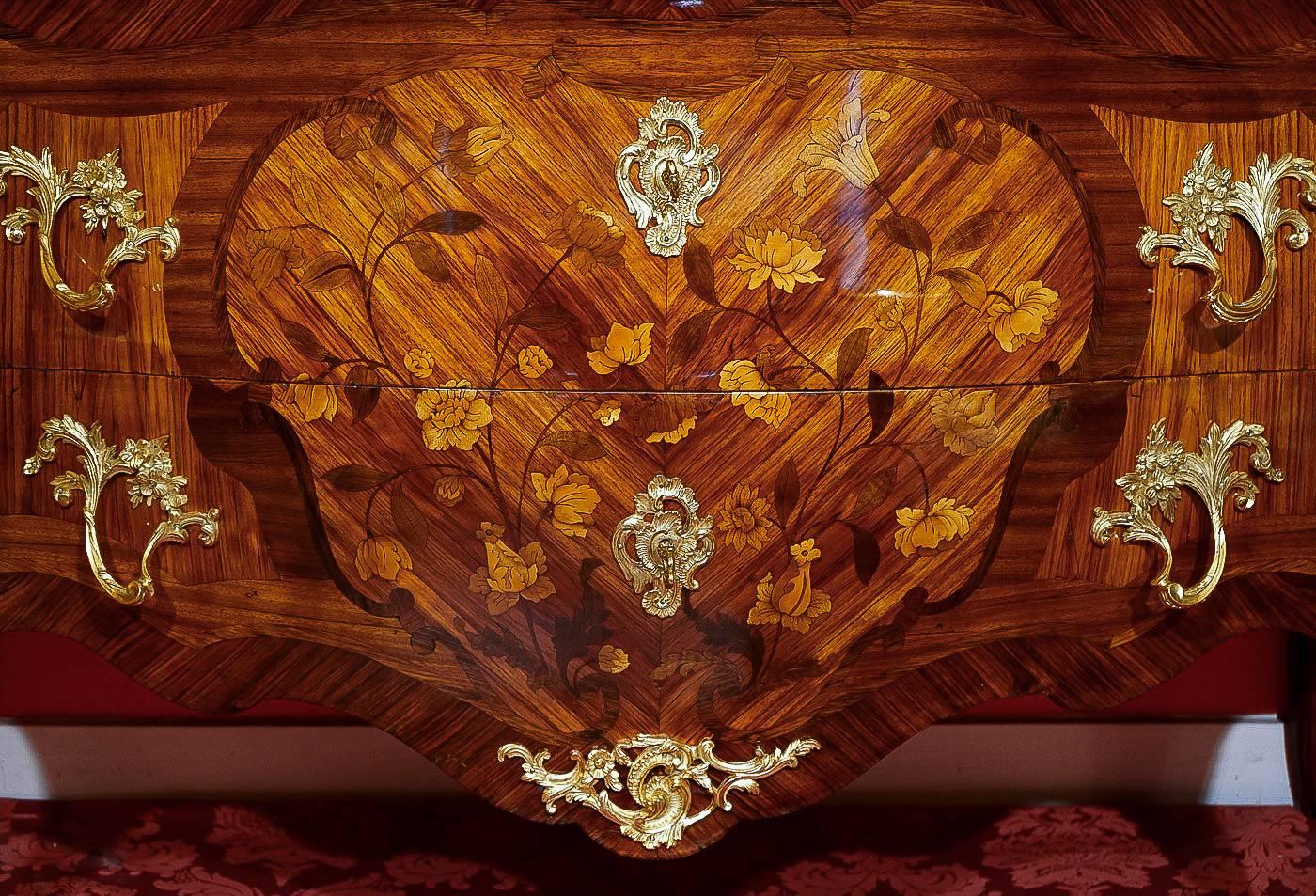 Large French Louis XV Style Commode with Floral Marquetry, circa 1850 6