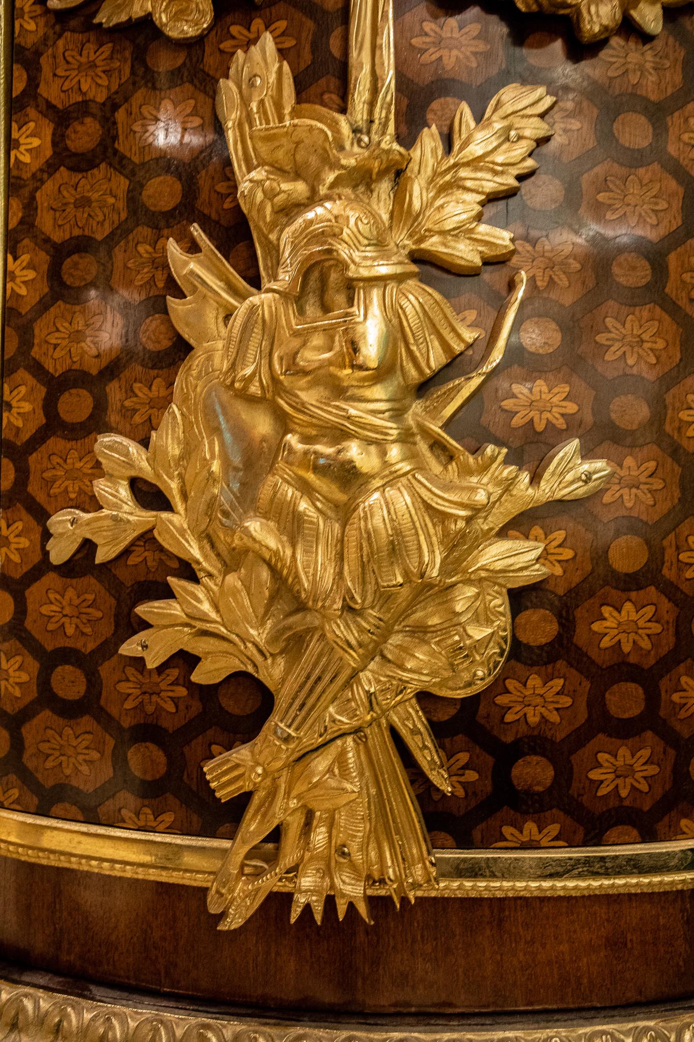  Große französische Wappenkommode im Louis-XVI.-Stil (20. Jahrhundert)