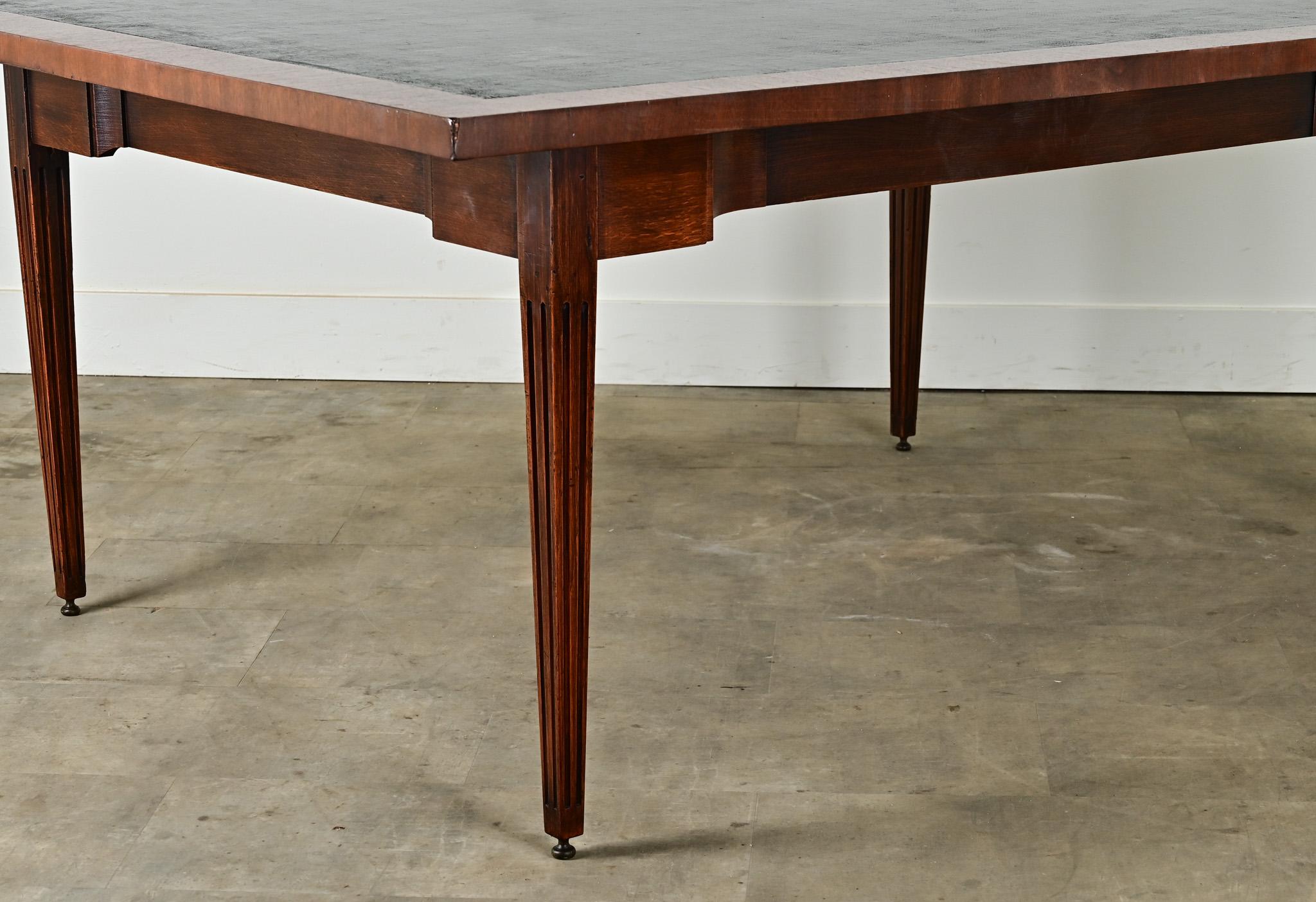XVIIIe siècle et antérieur Grande table de conférence française en acajou en vente