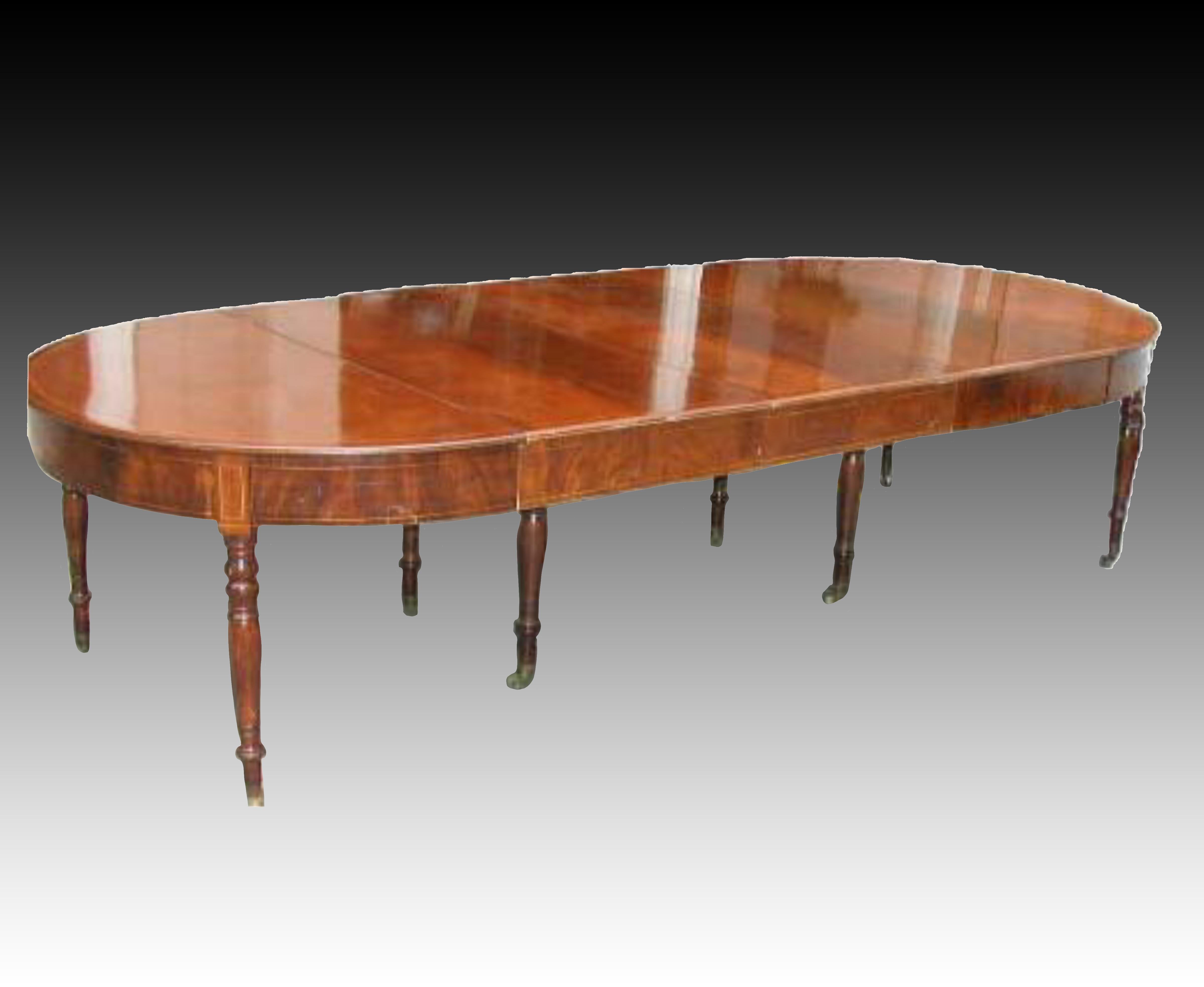Veneer Large French mahogany dining table with 5 leaves For Sale