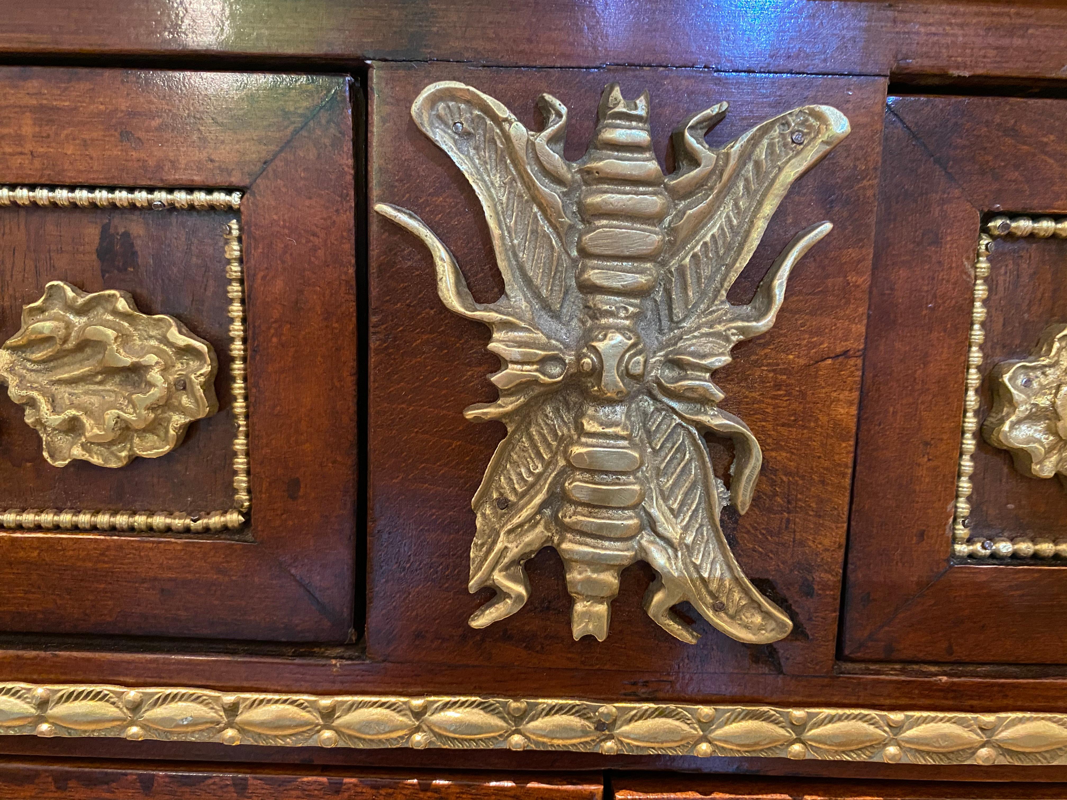 Large French Mahogany Empire Commode, Central Coats of Arms and Lion Paw Feet For Sale 6