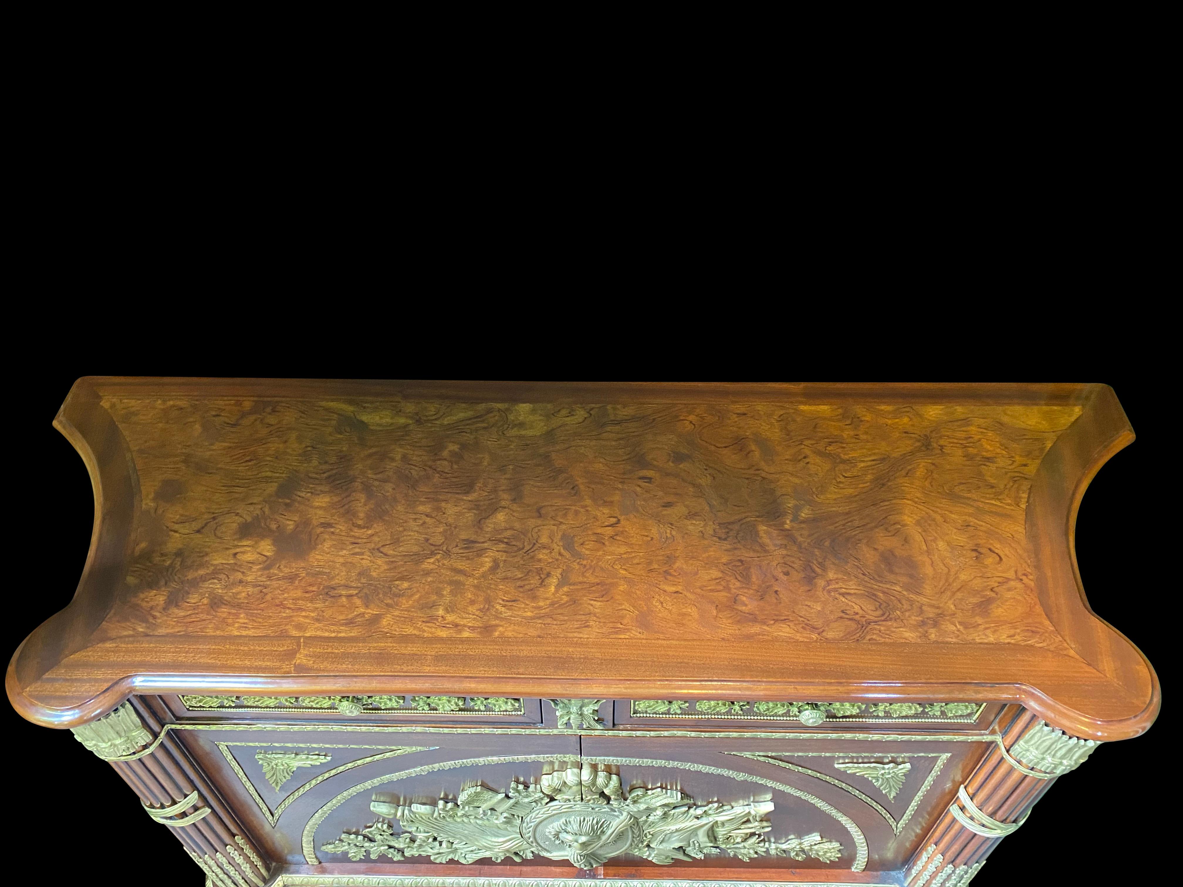 Large French Mahogany Empire Commode, Central Coats of Arms and Lion Paw Feet For Sale 7